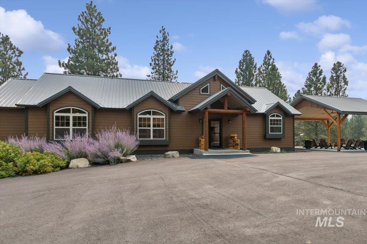 18 Creek Hollow Dr, Garden Valley, Idaho 83622, 3 Bedrooms, 2.5 Bathrooms, Residential For Sale, Price $1,499,000, 98997289
