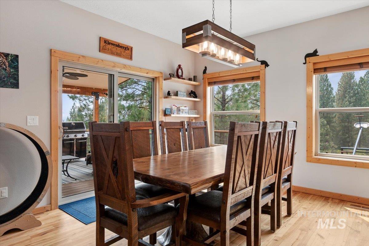 18 Creek Hollow Dr, Garden Valley, Idaho 83622, 3 Bedrooms, 2.5 Bathrooms, Residential For Sale, Price $1,499,000, 98997289