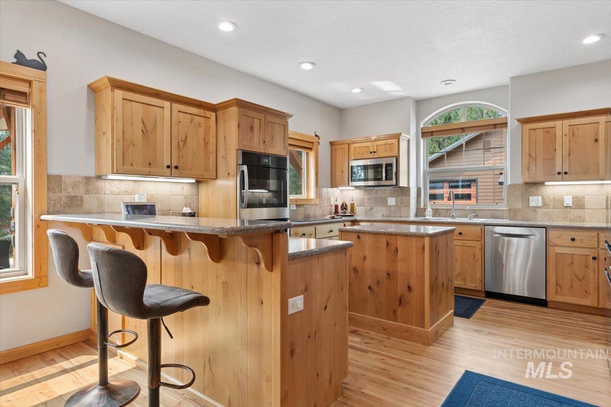 18 Creek Hollow Dr, Garden Valley, Idaho 83622, 3 Bedrooms, 2.5 Bathrooms, Residential For Sale, Price $1,499,000, 98997289