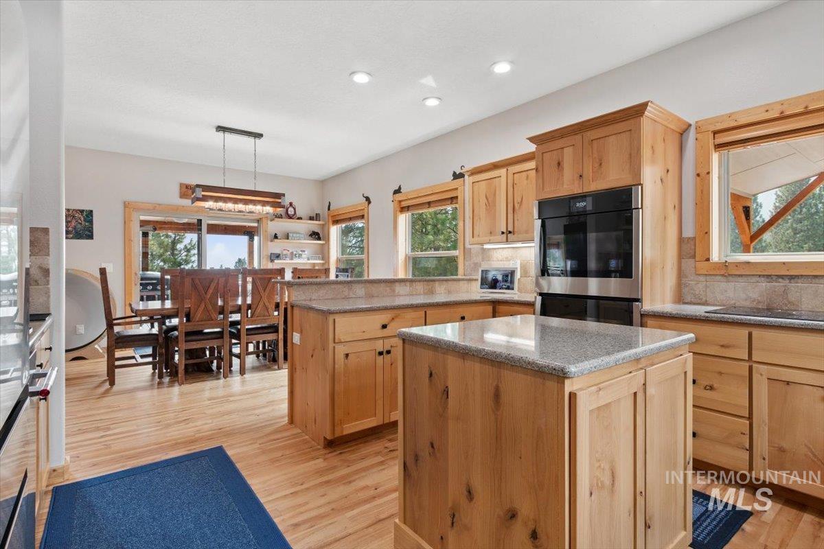 18 Creek Hollow Dr, Garden Valley, Idaho 83622, 3 Bedrooms, 2.5 Bathrooms, Residential For Sale, Price $1,499,000, 98997289