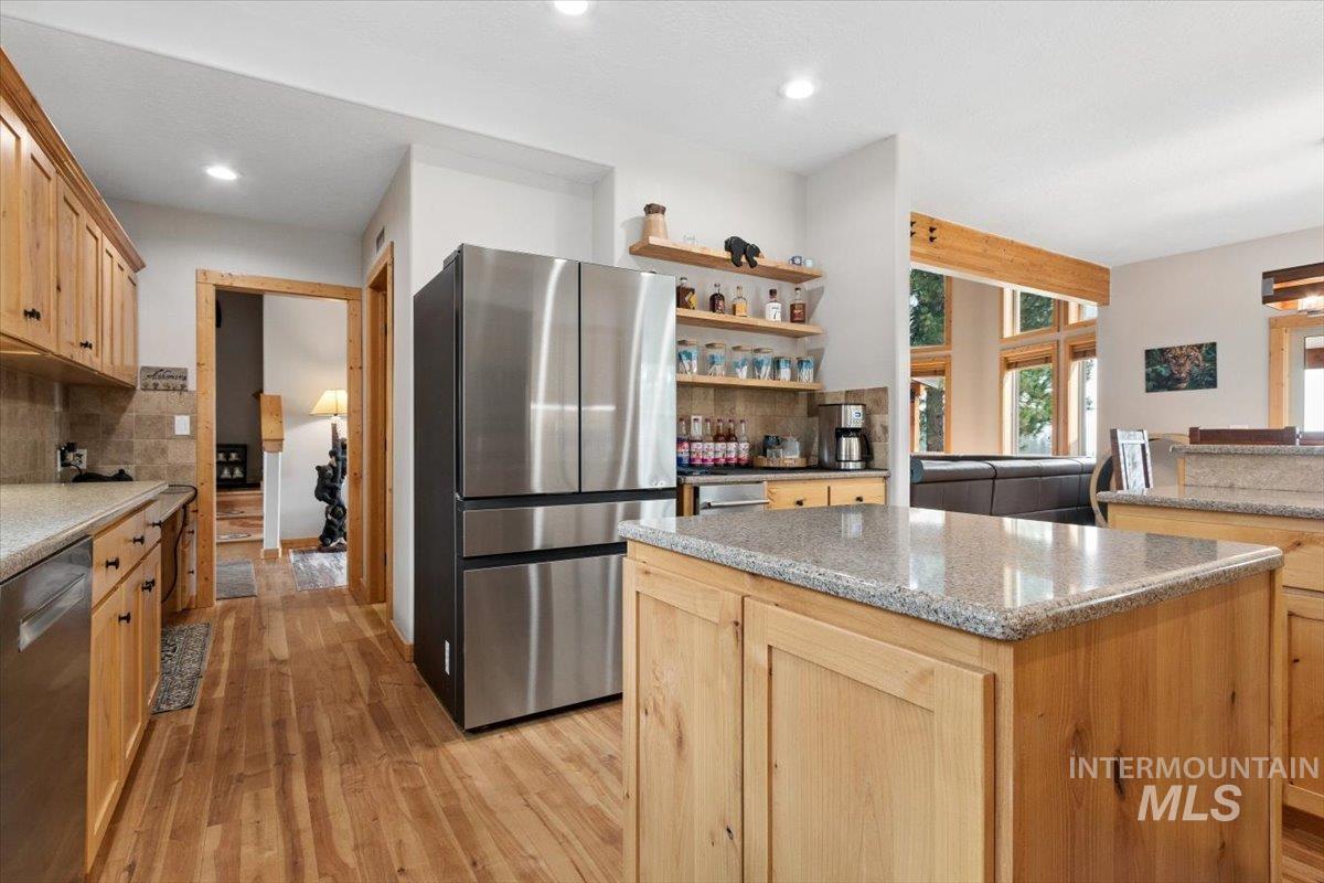 18 Creek Hollow Dr, Garden Valley, Idaho 83622, 3 Bedrooms, 2.5 Bathrooms, Residential For Sale, Price $1,499,000, 98997289