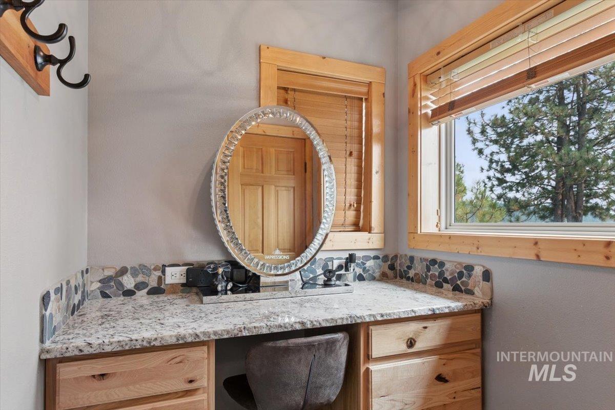 18 Creek Hollow Dr, Garden Valley, Idaho 83622, 3 Bedrooms, 2.5 Bathrooms, Residential For Sale, Price $1,499,000, 98997289