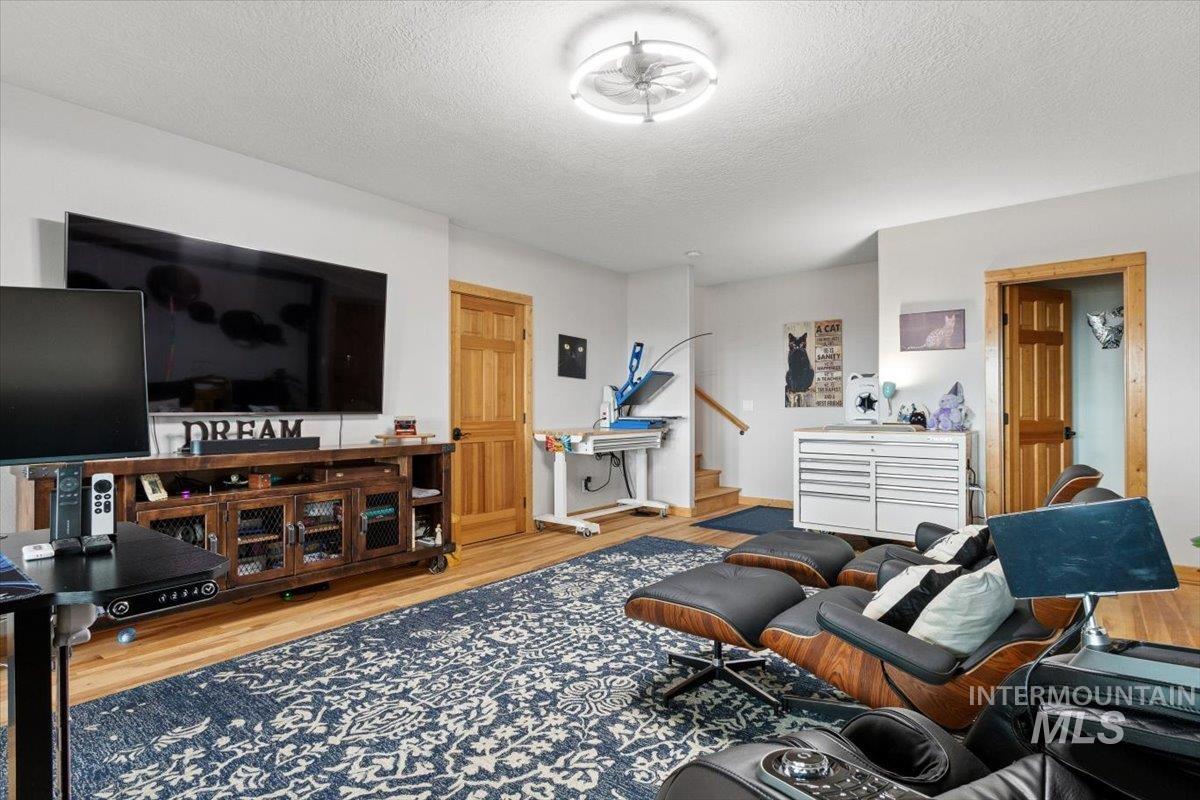 18 Creek Hollow Dr, Garden Valley, Idaho 83622, 3 Bedrooms, 2.5 Bathrooms, Residential For Sale, Price $1,499,000, 98997289
