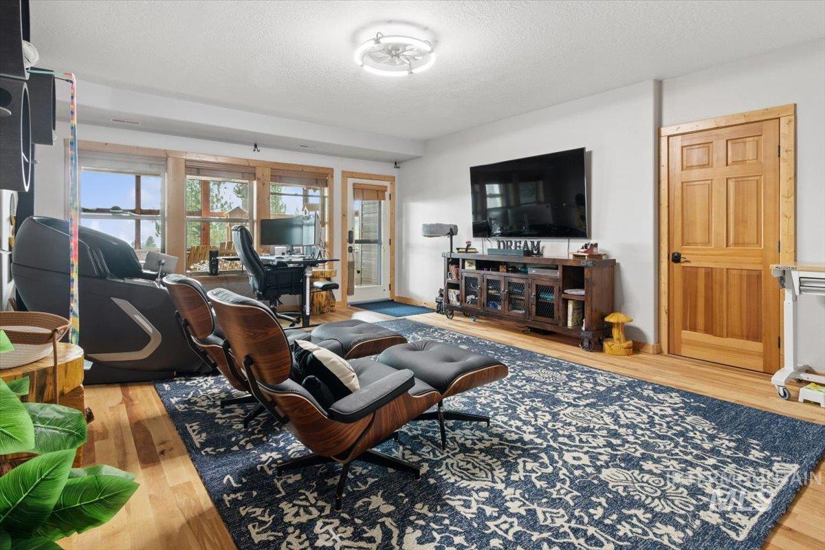 18 Creek Hollow Dr, Garden Valley, Idaho 83622, 3 Bedrooms, 2.5 Bathrooms, Residential For Sale, Price $1,499,000, 98997289
