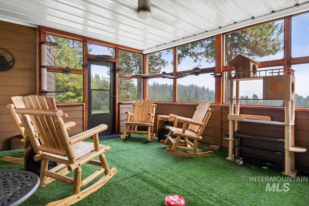 18 Creek Hollow Dr, Garden Valley, Idaho 83622, 3 Bedrooms, 2.5 Bathrooms, Residential For Sale, Price $1,499,000, 98997289