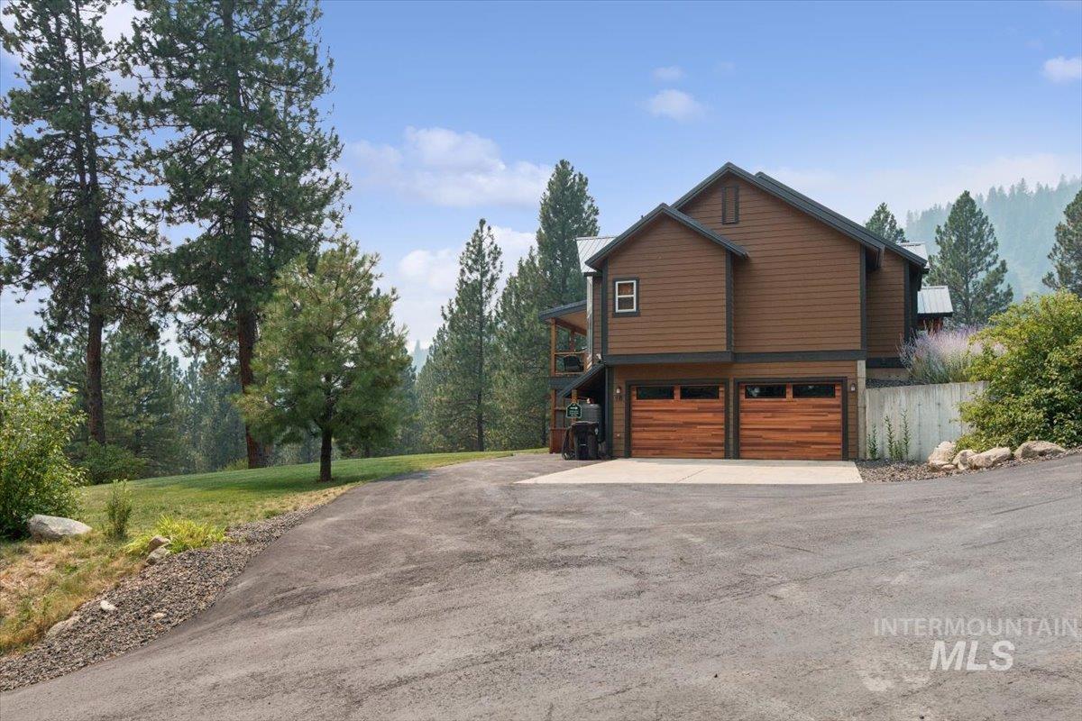 18 Creek Hollow Dr, Garden Valley, Idaho 83622, 3 Bedrooms, 2.5 Bathrooms, Residential For Sale, Price $1,499,000, 98997289