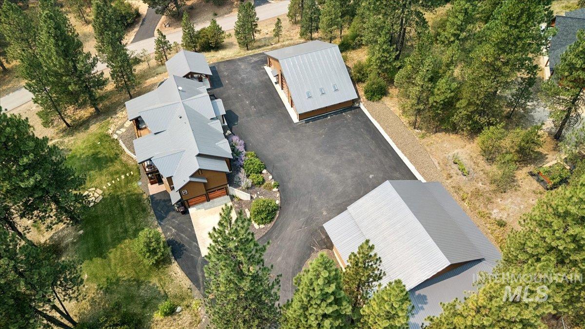 18 Creek Hollow Dr, Garden Valley, Idaho 83622, 3 Bedrooms, 2.5 Bathrooms, Residential For Sale, Price $1,499,000, 98997289