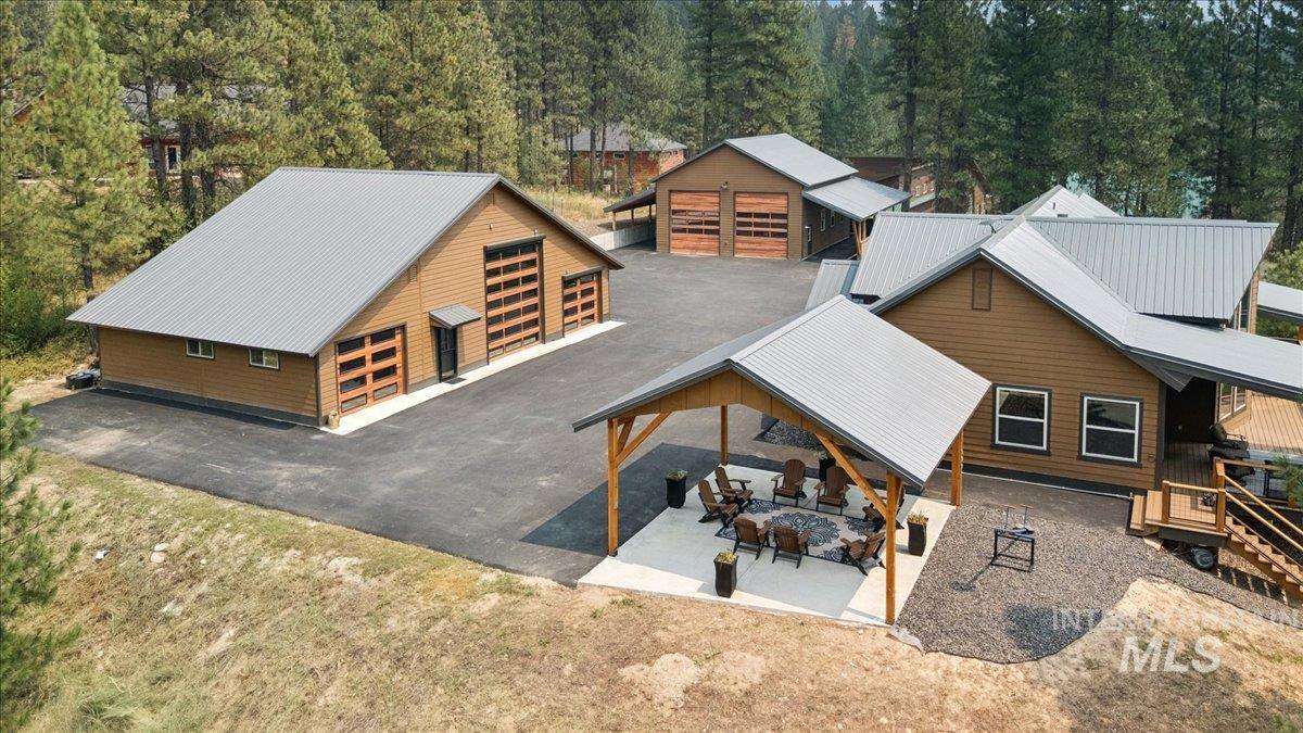 18 Creek Hollow Dr, Garden Valley, Idaho 83622, 3 Bedrooms, 2.5 Bathrooms, Residential For Sale, Price $1,499,000, 98997289