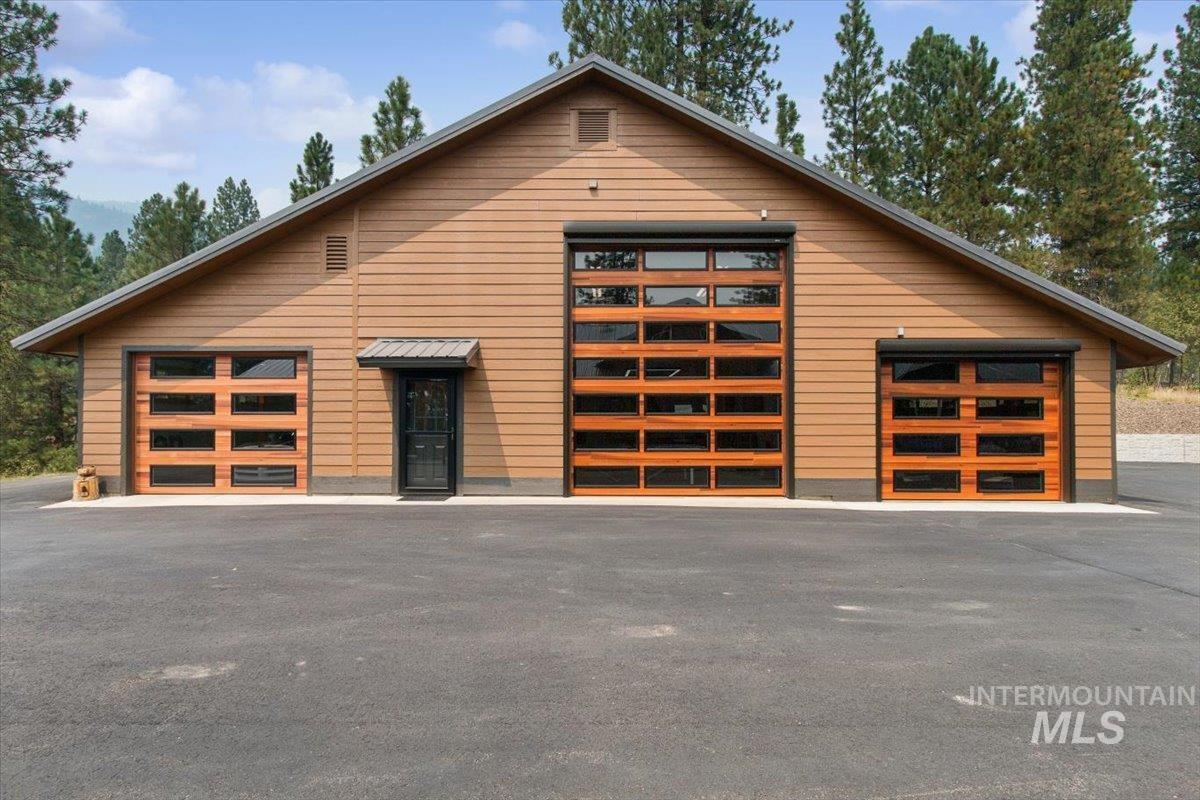 18 Creek Hollow Dr, Garden Valley, Idaho 83622, 3 Bedrooms, 2.5 Bathrooms, Residential For Sale, Price $1,499,000, 98997289