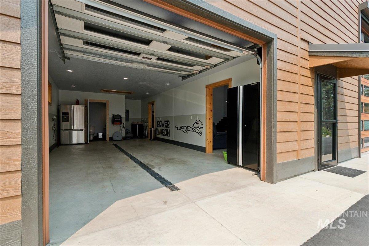 18 Creek Hollow Dr, Garden Valley, Idaho 83622, 3 Bedrooms, 2.5 Bathrooms, Residential For Sale, Price $1,499,000, 98997289