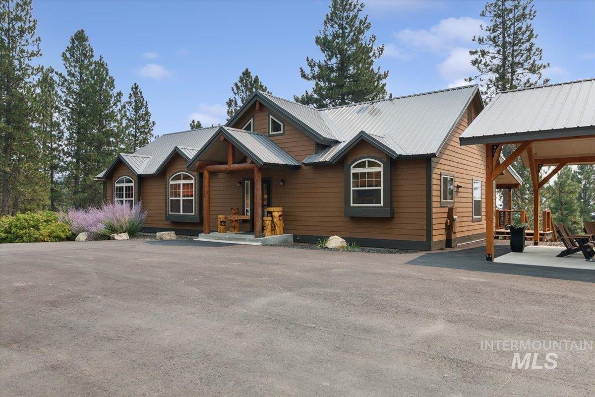 18 Creek Hollow Dr, Garden Valley, Idaho 83622, 3 Bedrooms, 2.5 Bathrooms, Residential For Sale, Price $1,499,000, 98997289