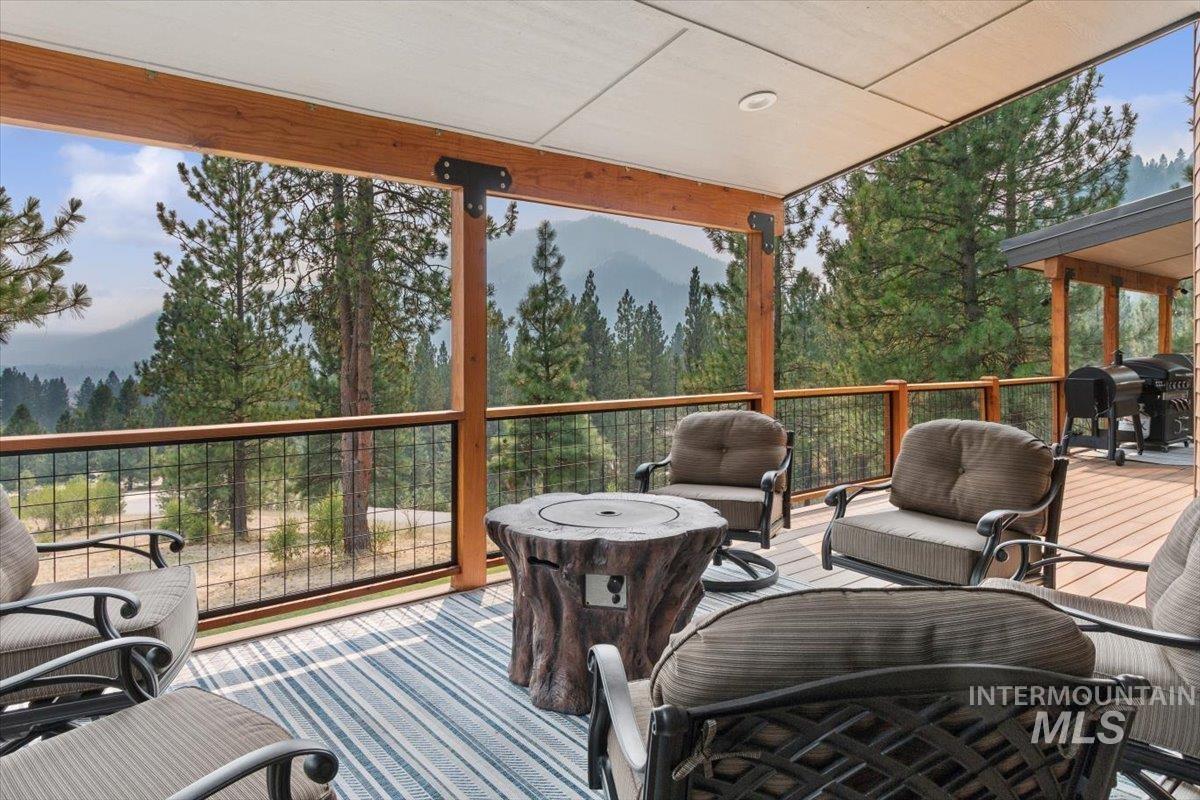 18 Creek Hollow Dr, Garden Valley, Idaho 83622, 3 Bedrooms, 2.5 Bathrooms, Residential For Sale, Price $1,499,000, 98997289