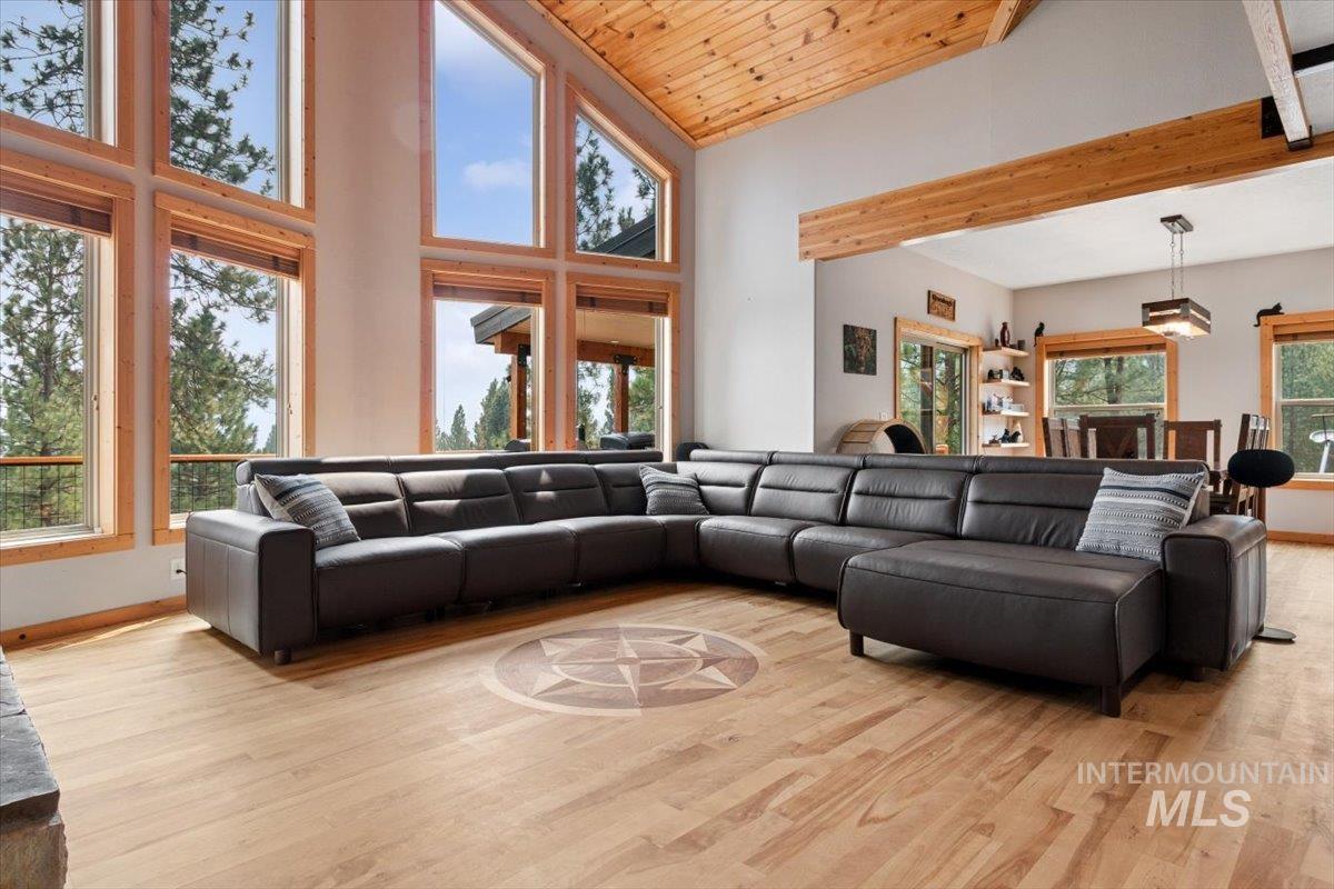 18 Creek Hollow Dr, Garden Valley, Idaho 83622, 3 Bedrooms, 2.5 Bathrooms, Residential For Sale, Price $1,499,000, 98997289