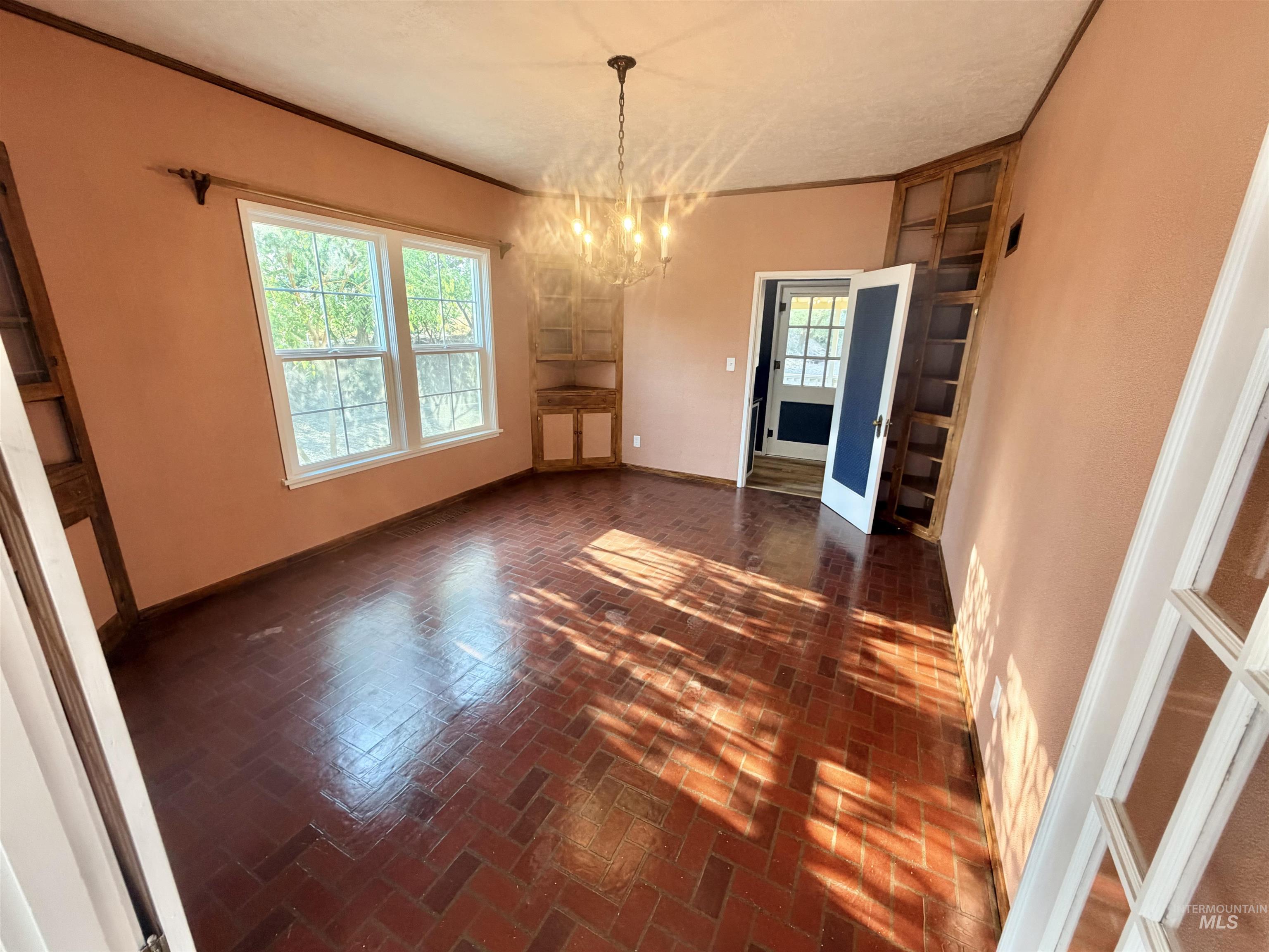 729 Morgan Ave, Ontario, Oregon 97914, 5 Bedrooms, 1.5 Bathrooms, Residential For Sale, Price $575,000, 98997291