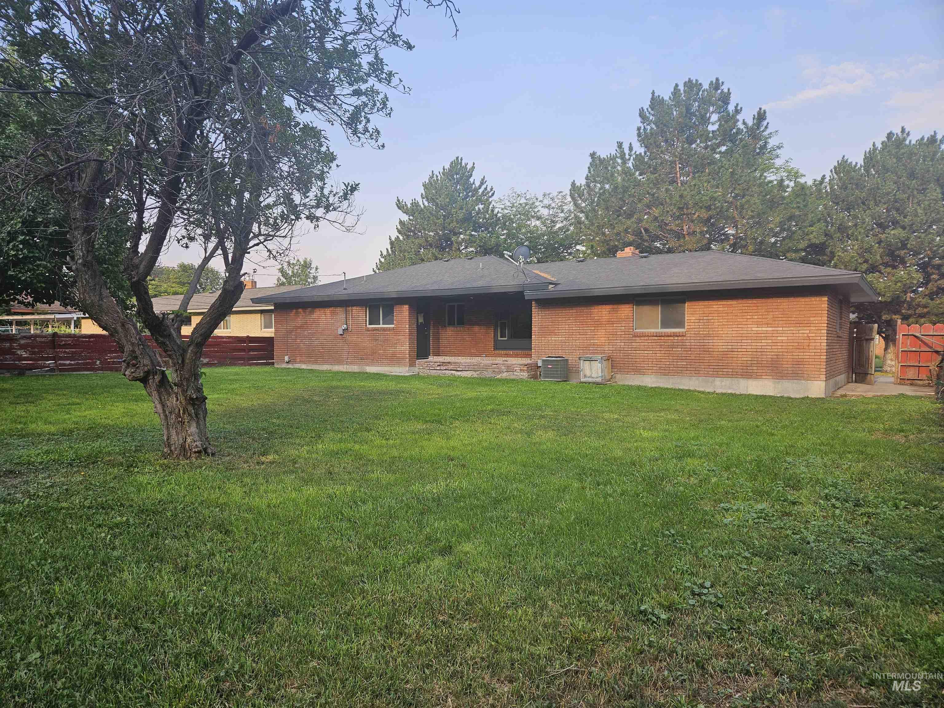 604 Monte Vista, Twin Falls, Idaho 83301, 2 Bedrooms, 2 Bathrooms, Residential For Sale, Price $334,999, 98997296