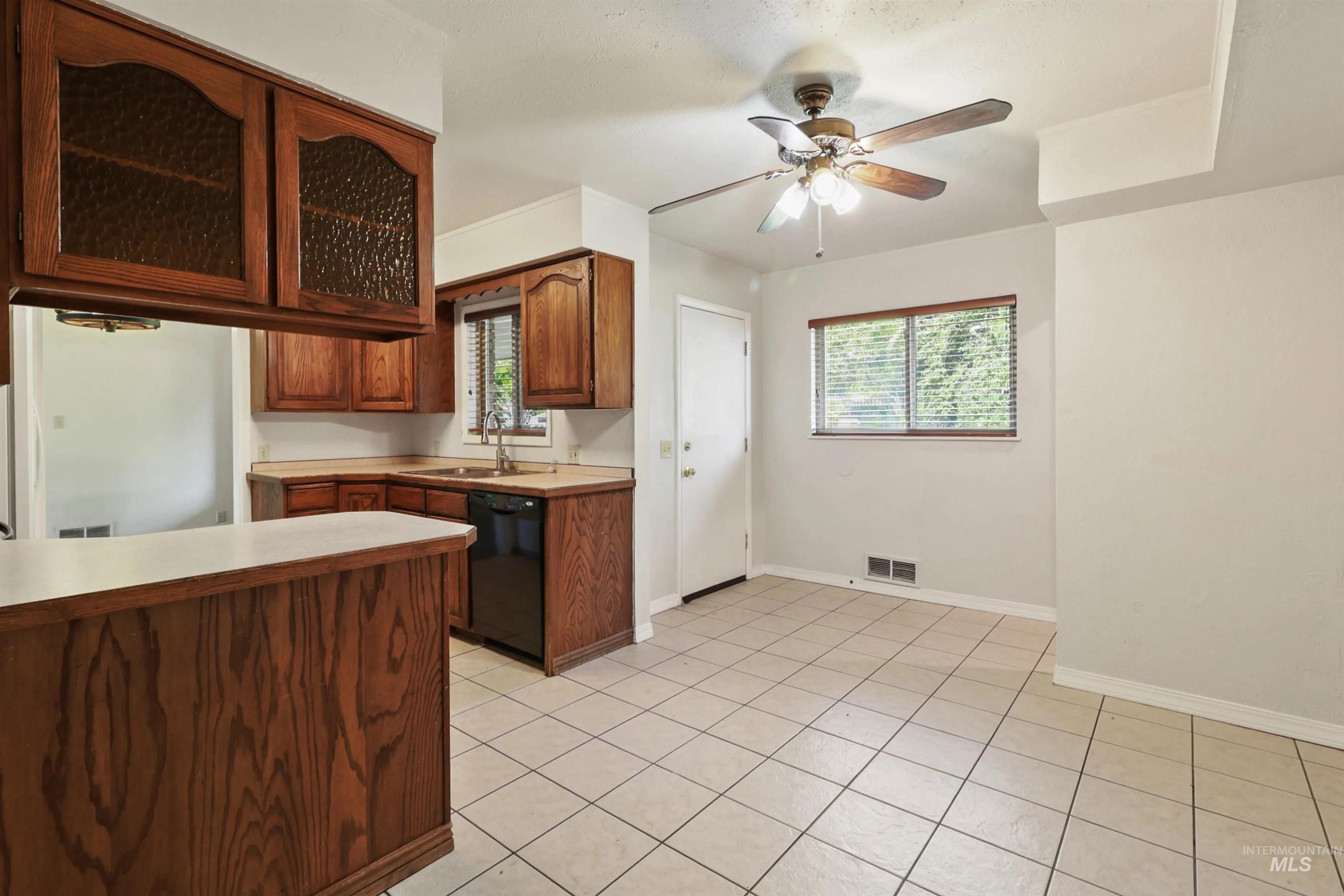 604 Monte Vista, Twin Falls, Idaho 83301, 2 Bedrooms, 2 Bathrooms, Residential For Sale, Price $334,999, 98997296