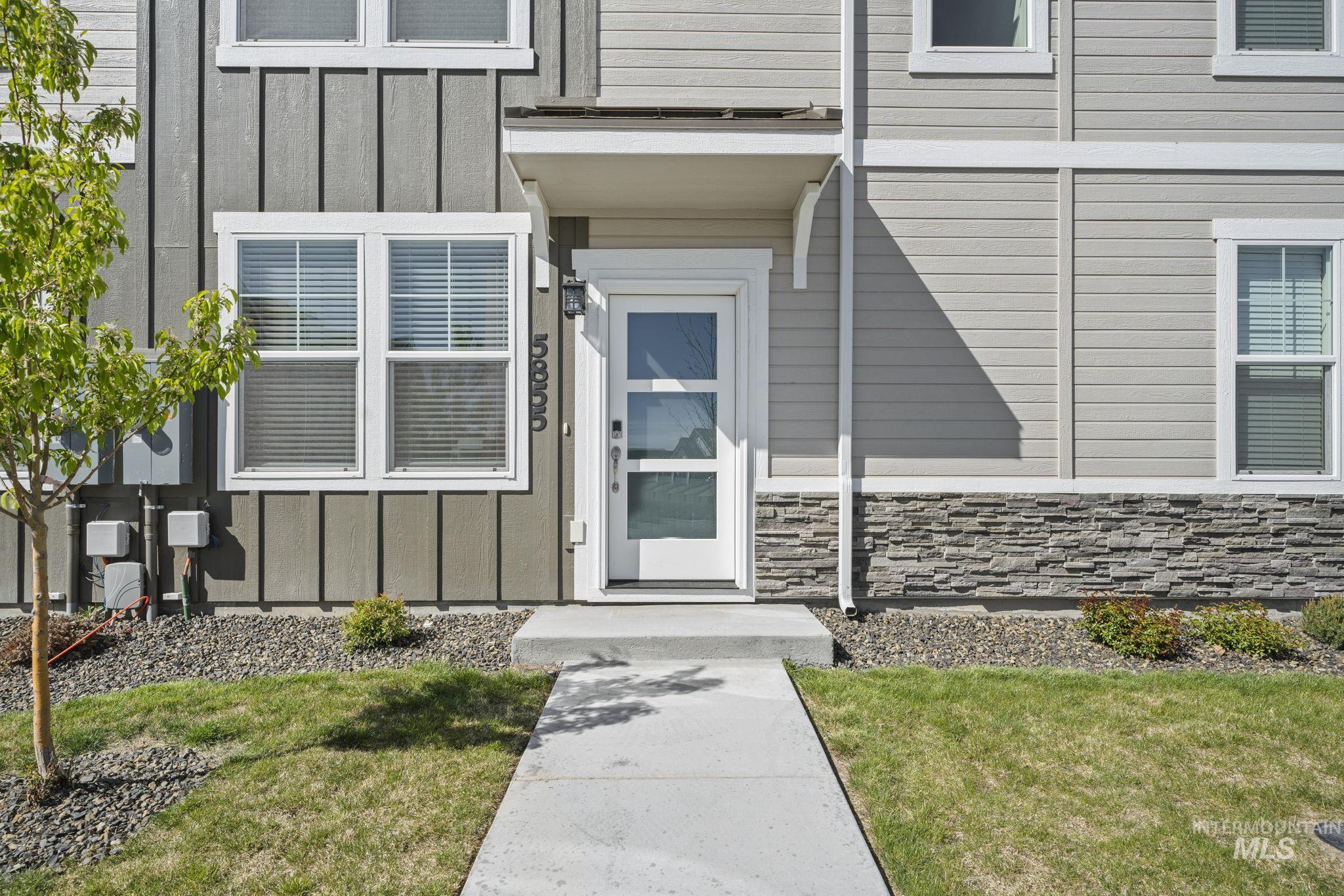 5855 S Carlburg Ln, Boise, Idaho 83709, 2 Bedrooms, 2.5 Bathrooms, Residential For Sale, Price $325,000, 98997300