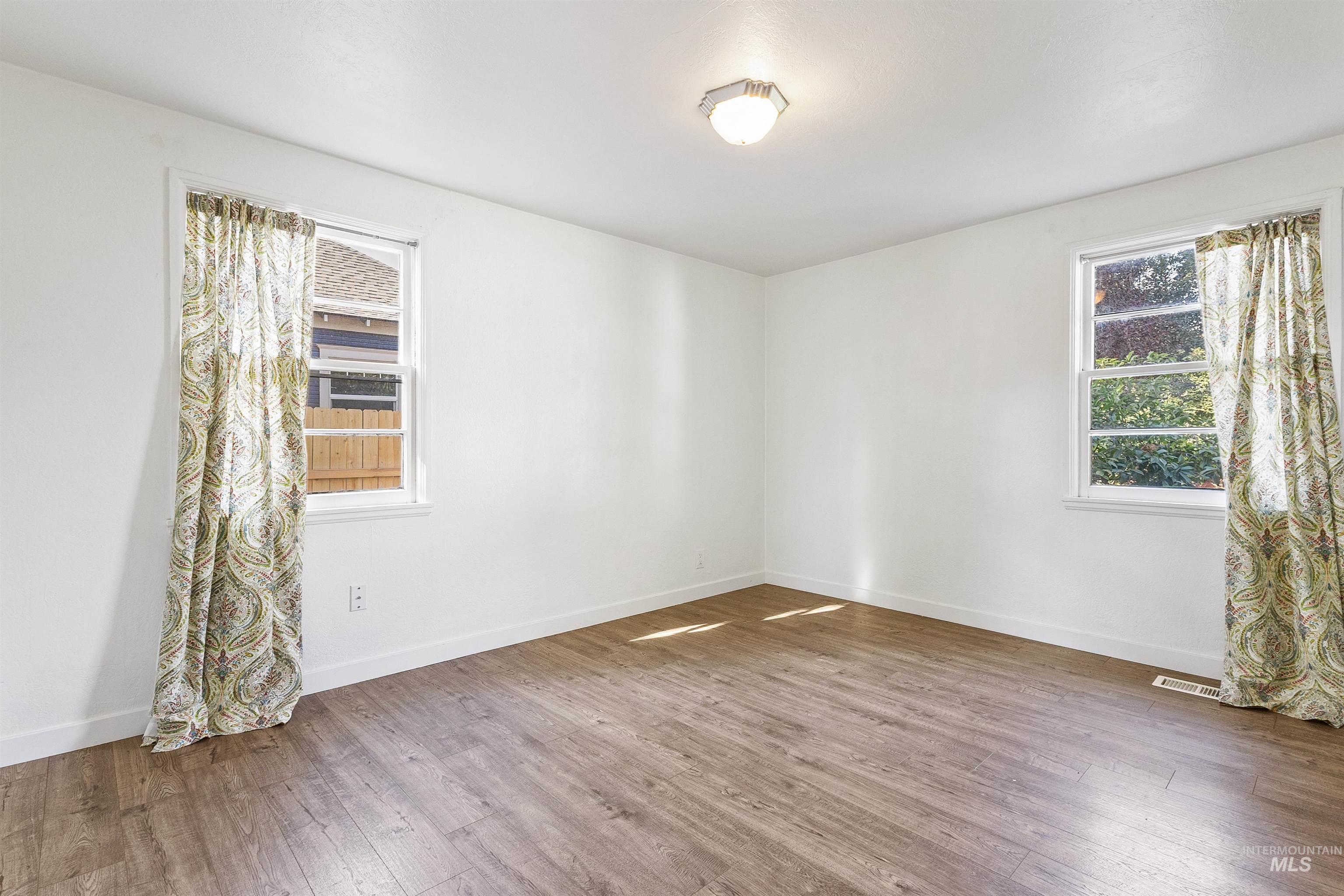 1525 S Longmont Ave, Boise, Idaho 83706, 2 Bedrooms, 1 Bathroom, Residential For Sale, Price $449,900,MLS 98997302