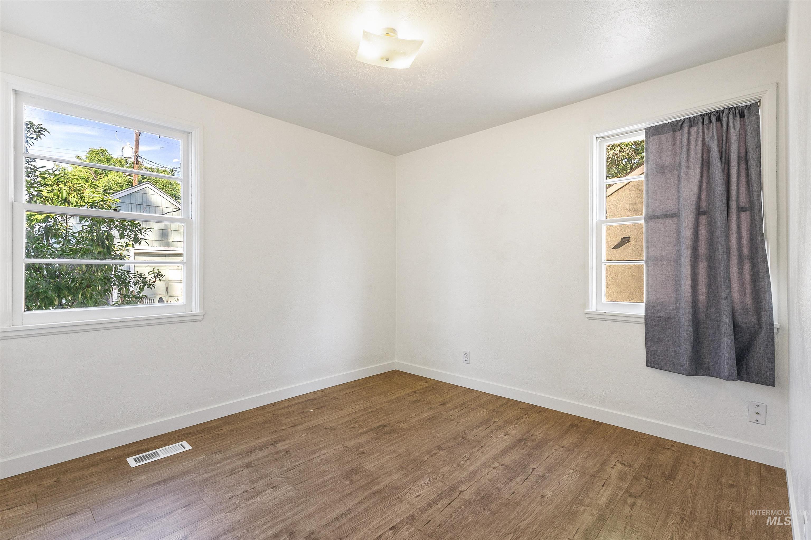 1525 S Longmont Ave, Boise, Idaho 83706, 2 Bedrooms, 1 Bathroom, Residential For Sale, Price $449,900,MLS 98997302