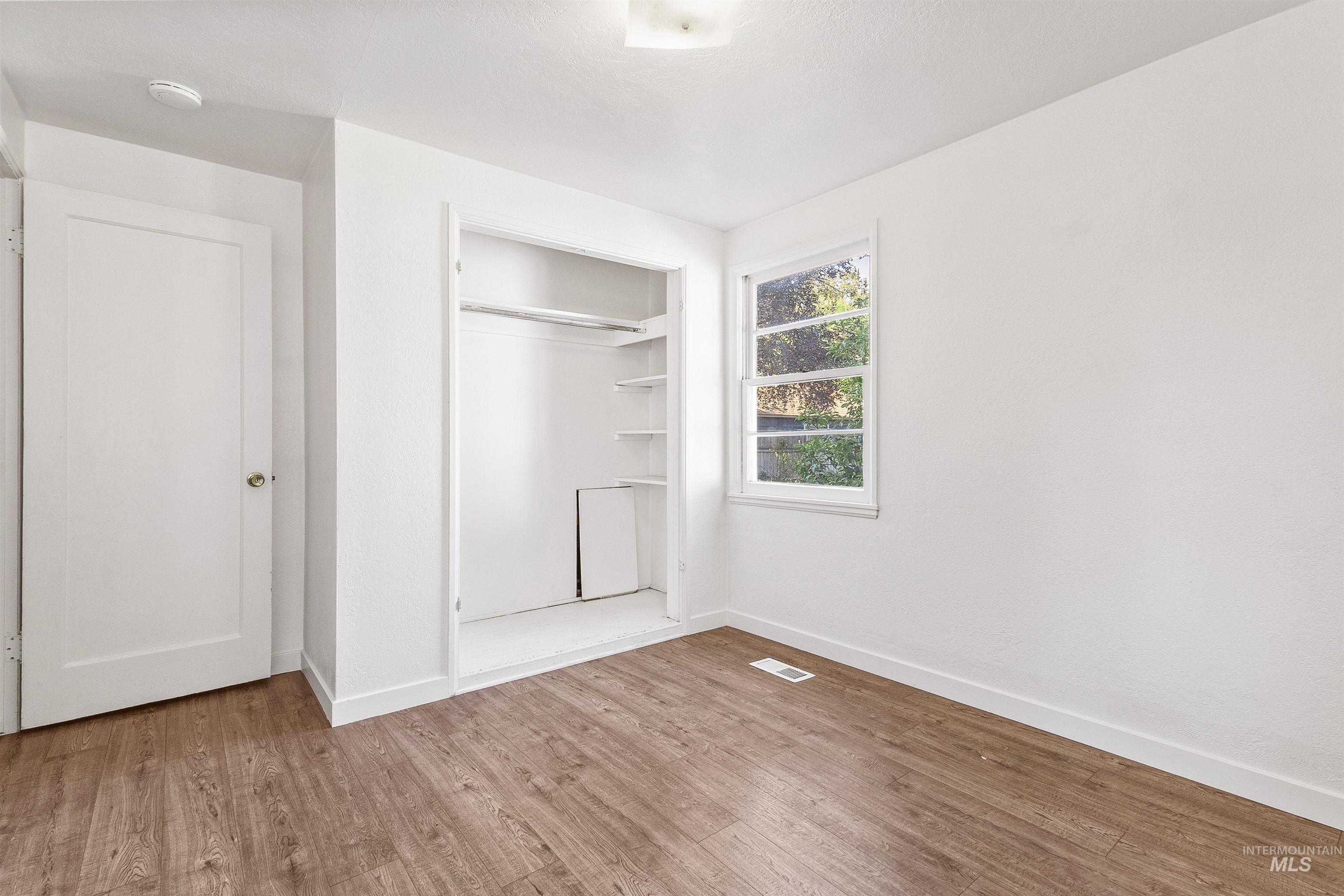 1525 S Longmont Ave, Boise, Idaho 83706, 2 Bedrooms, 1 Bathroom, Residential For Sale, Price $449,900,MLS 98997302