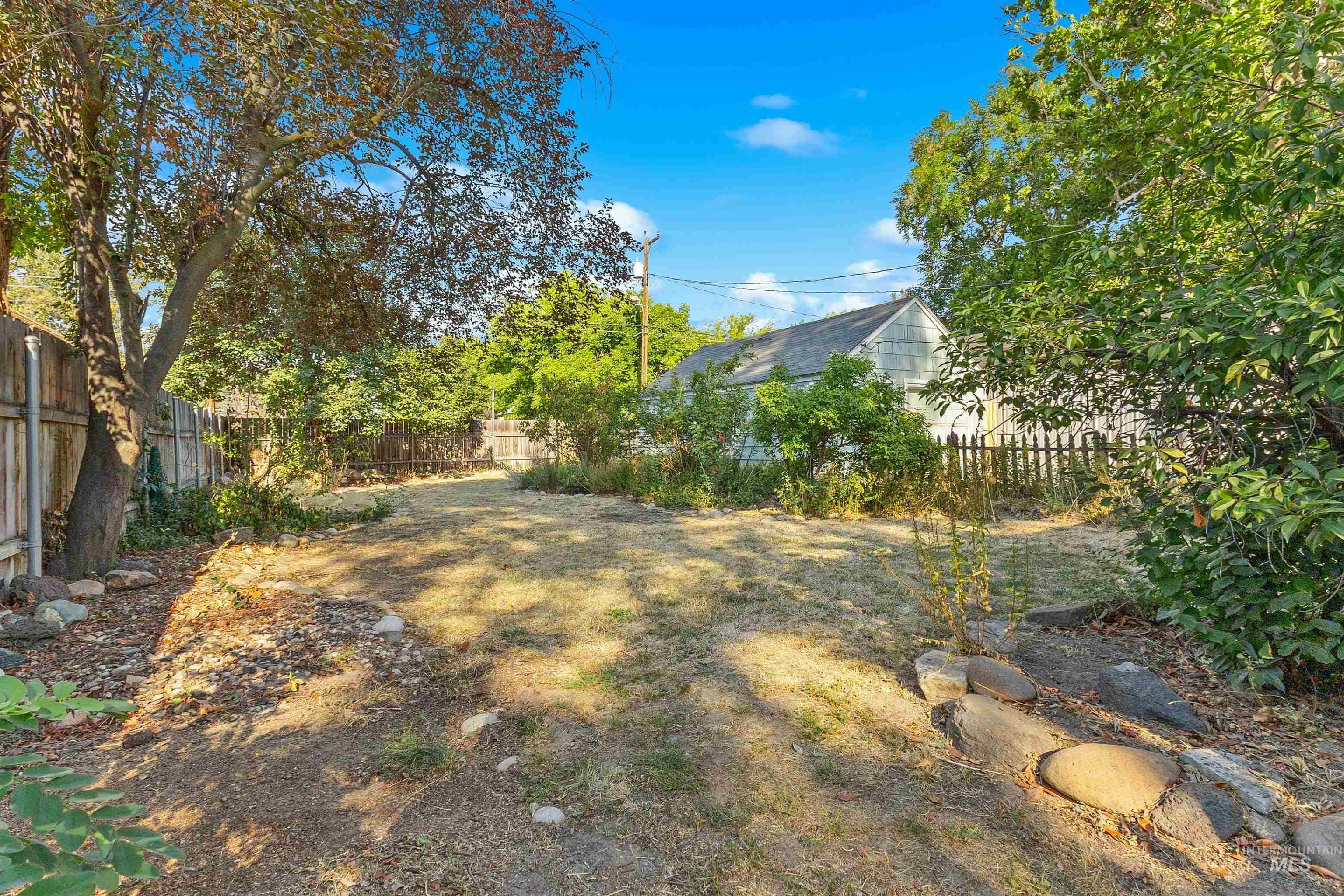 1525 S Longmont Ave, Boise, Idaho 83706, 2 Bedrooms, 1 Bathroom, Residential For Sale, Price $449,900,MLS 98997302