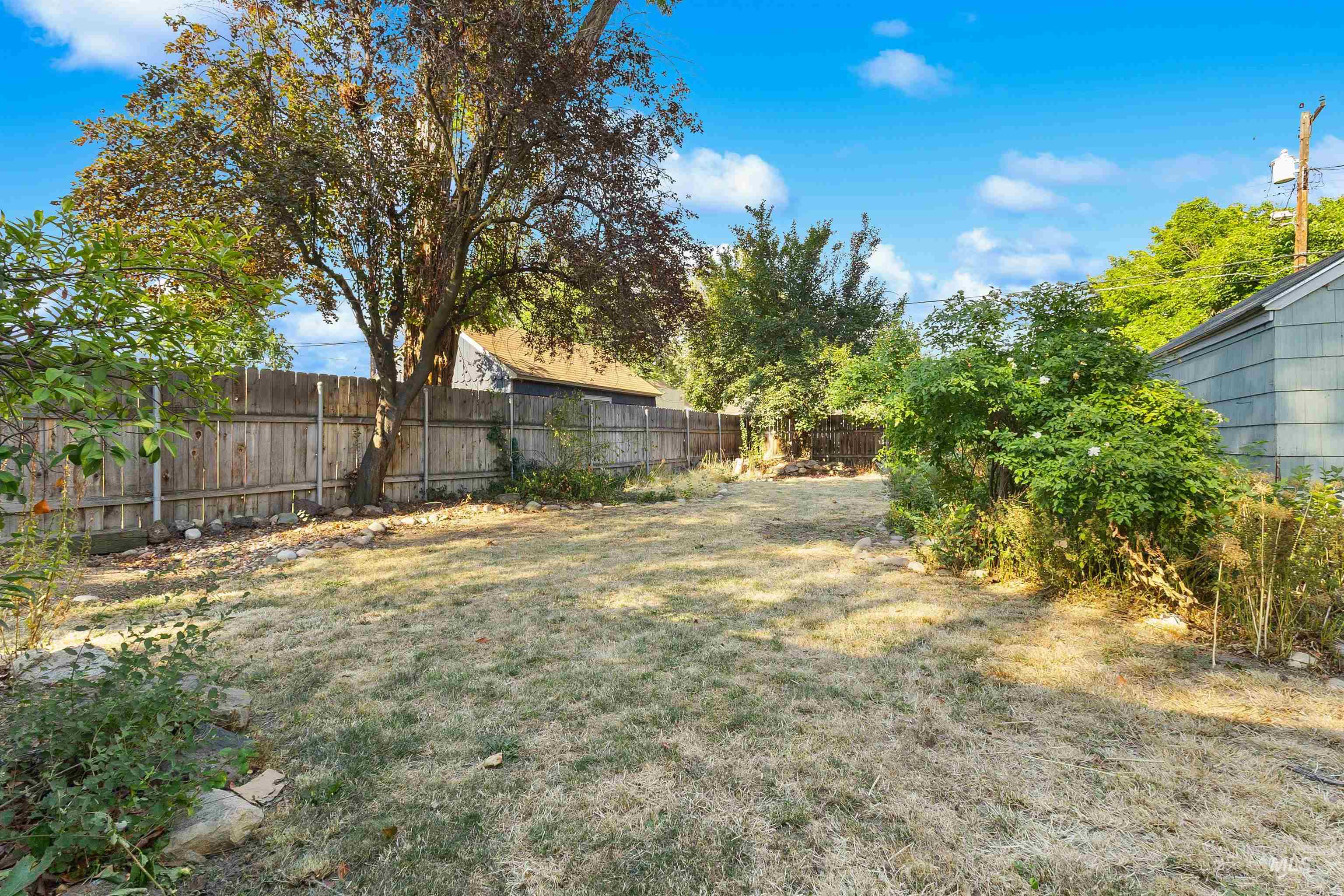 1525 S Longmont Ave, Boise, Idaho 83706, 2 Bedrooms, 1 Bathroom, Residential For Sale, Price $449,900,MLS 98997302