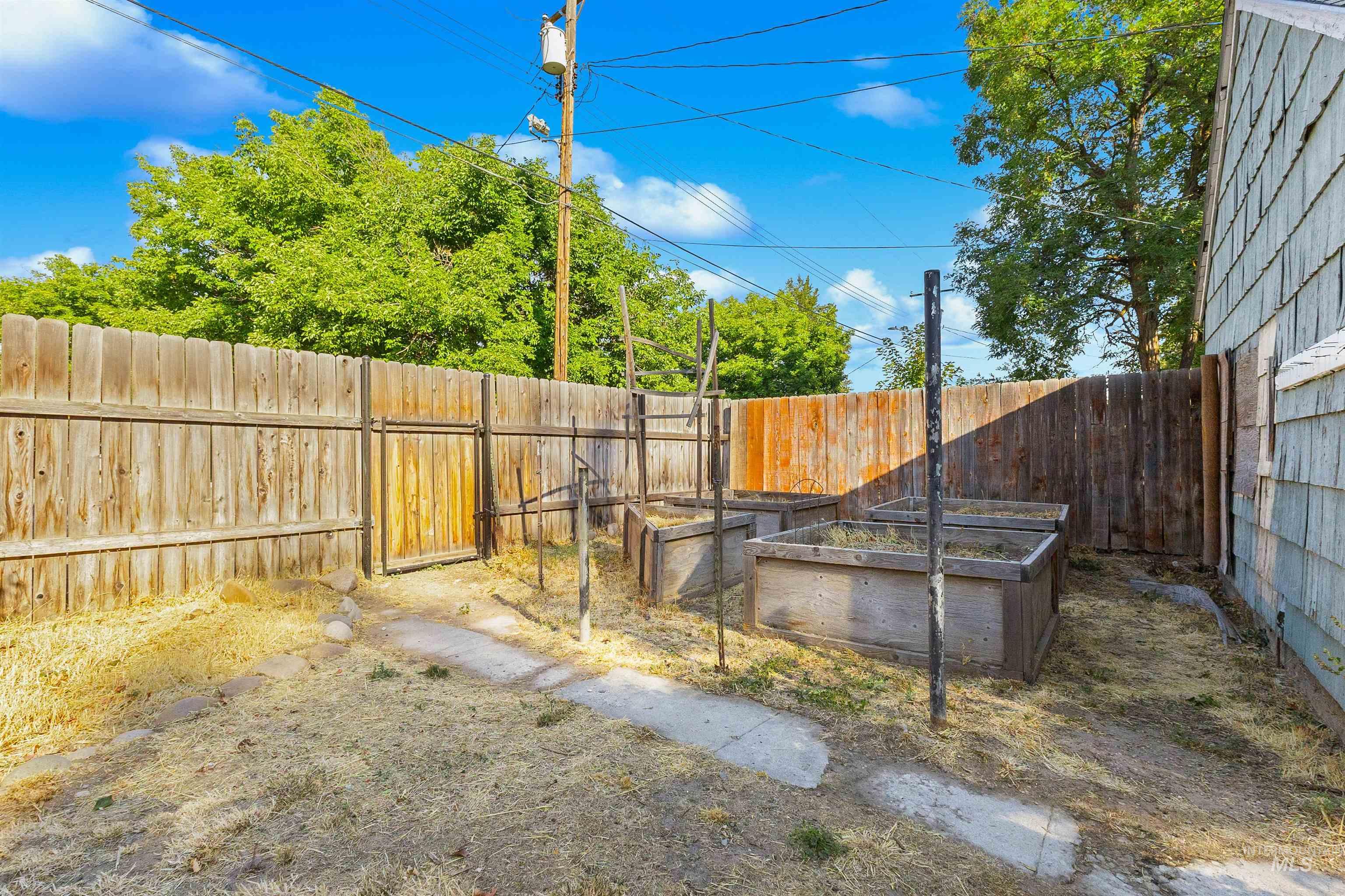 1525 S Longmont Ave, Boise, Idaho 83706, 2 Bedrooms, 1 Bathroom, Residential For Sale, Price $449,900,MLS 98997302
