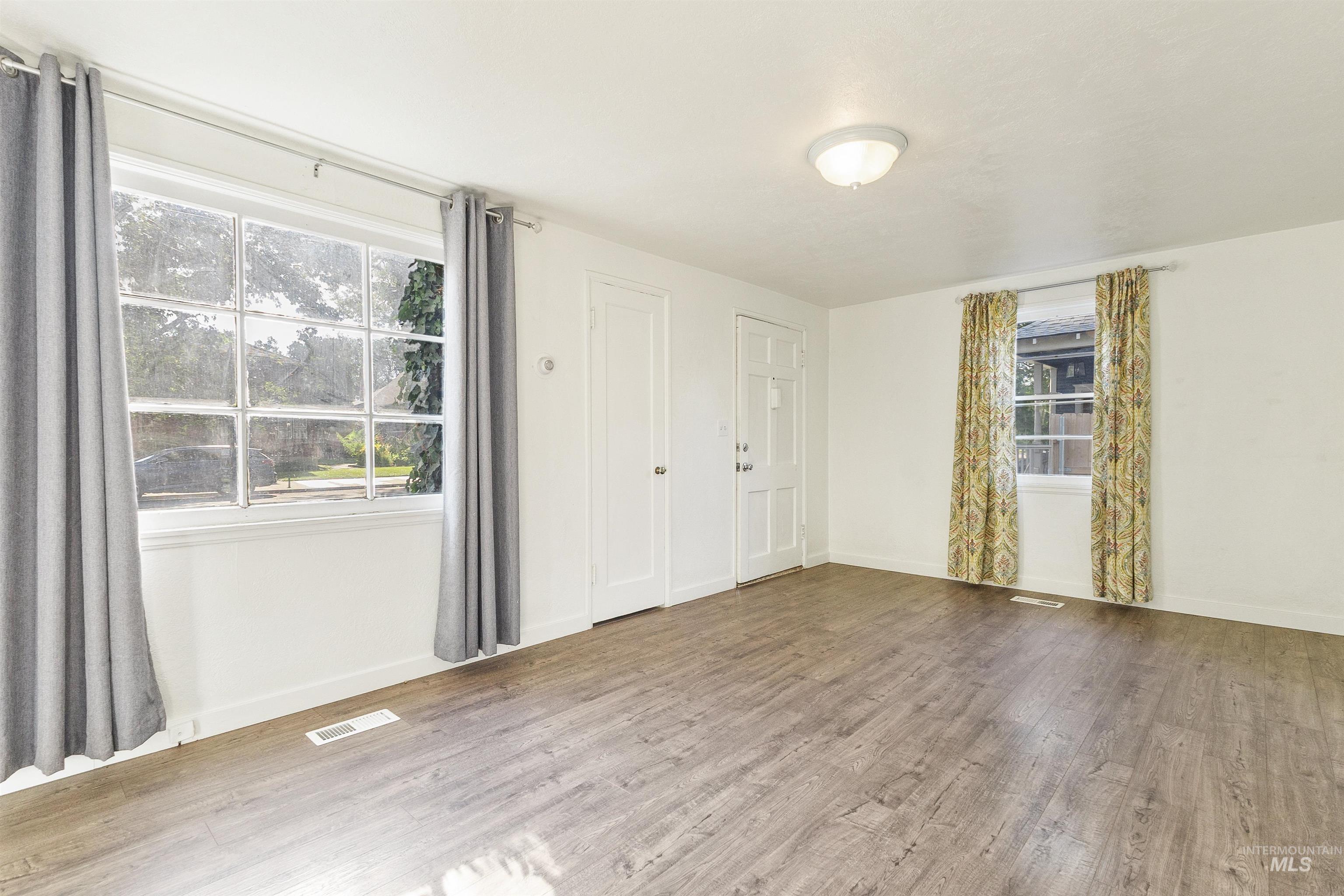 1525 S Longmont Ave, Boise, Idaho 83706, 2 Bedrooms, 1 Bathroom, Residential For Sale, Price $449,900,MLS 98997302