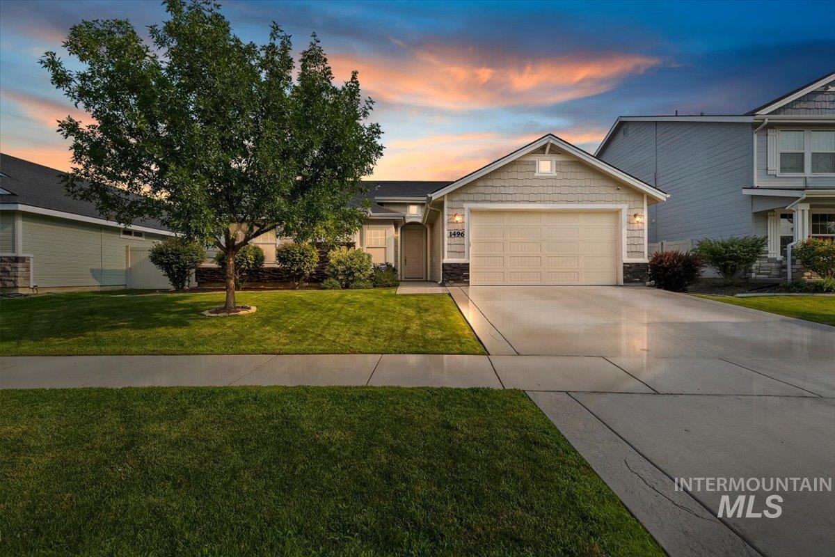 1496 E Strauss, Meridian, Idaho 83646, 4 Bedrooms, 2 Bathrooms, Residential For Sale, Price $589,900,MLS 98997305