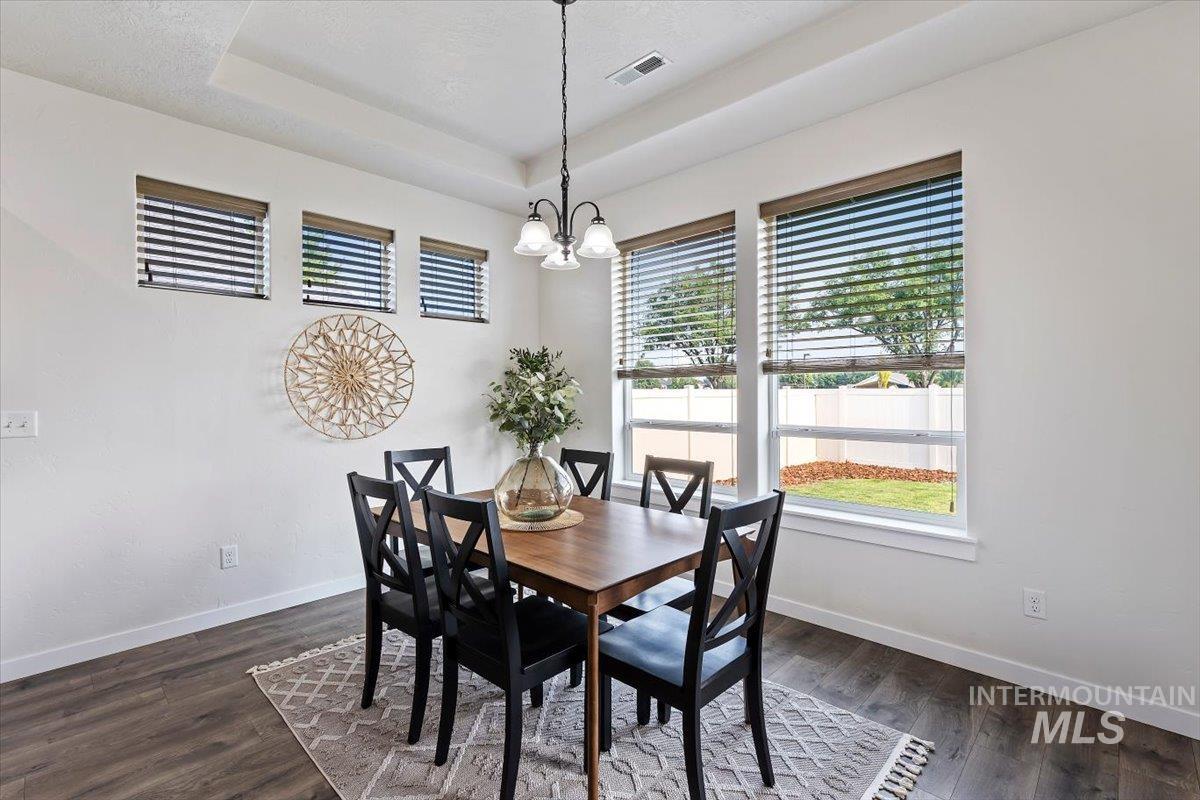 1496 E Strauss, Meridian, Idaho 83646, 4 Bedrooms, 2 Bathrooms, Residential For Sale, Price $589,900,MLS 98997305