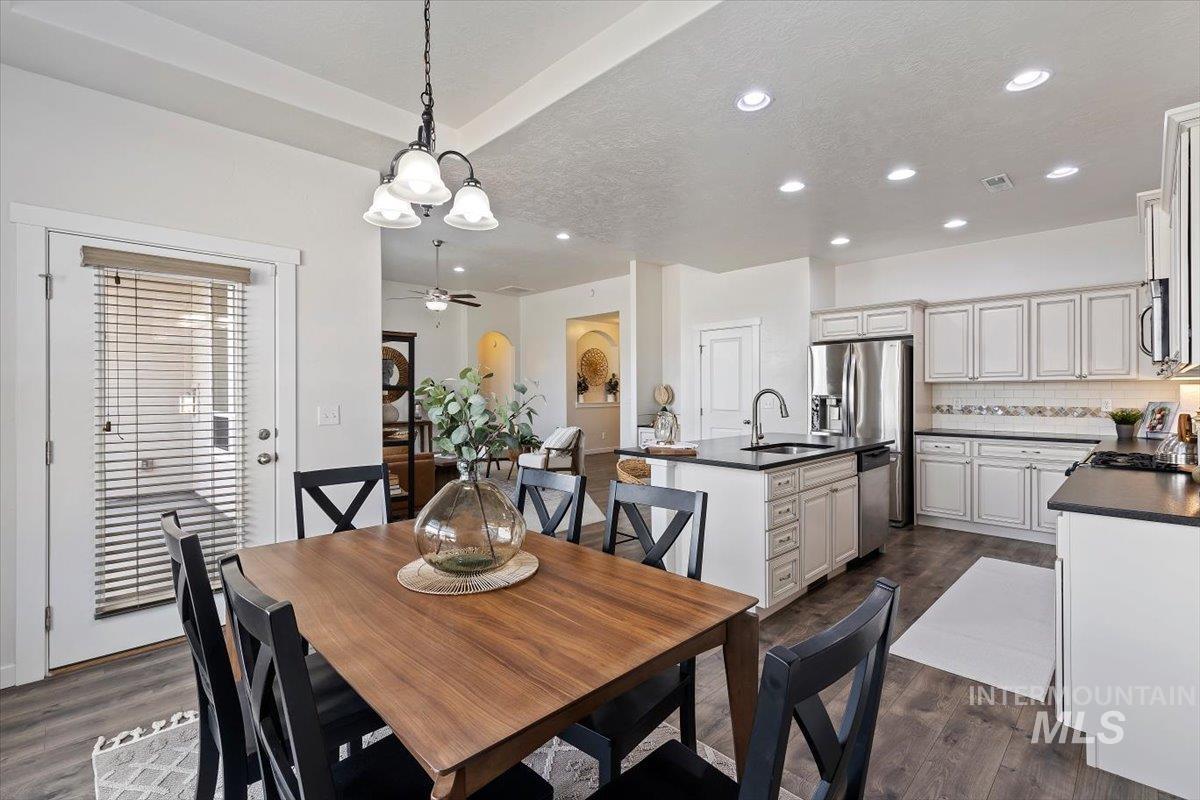 1496 E Strauss, Meridian, Idaho 83646, 4 Bedrooms, 2 Bathrooms, Residential For Sale, Price $589,900,MLS 98997305