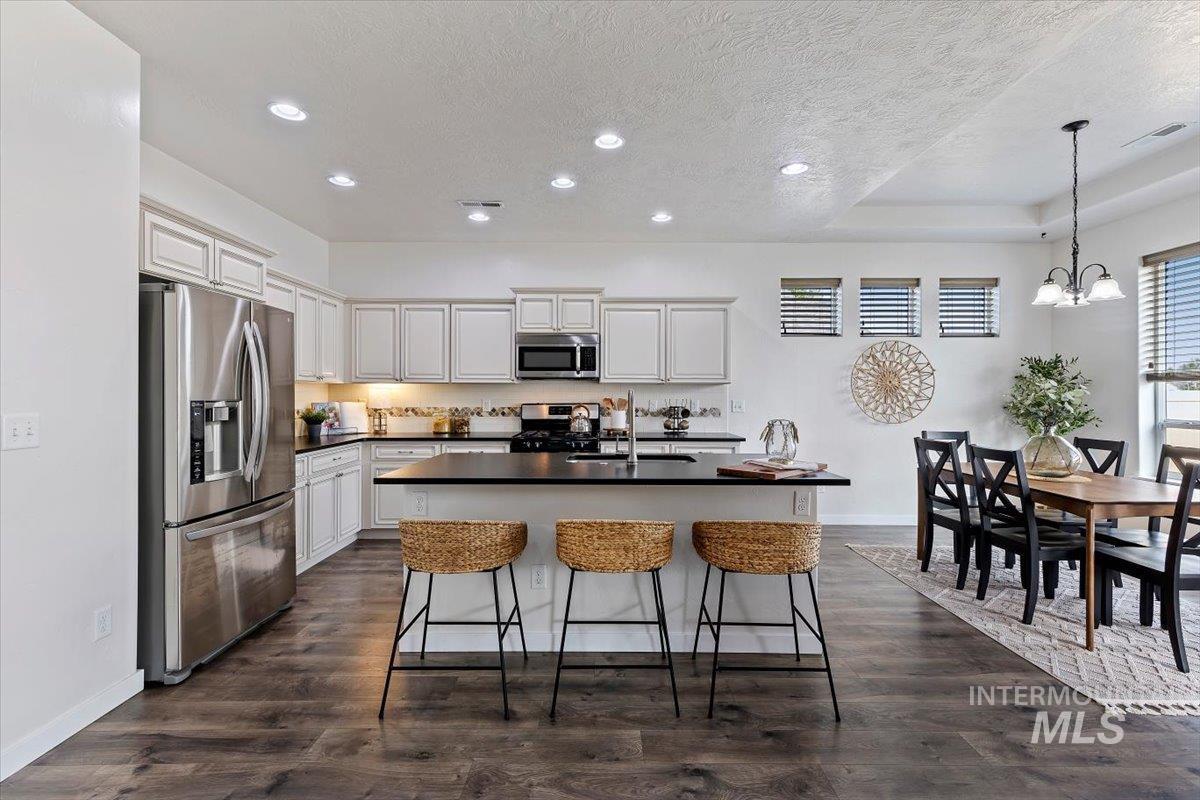 1496 E Strauss, Meridian, Idaho 83646, 4 Bedrooms, 2 Bathrooms, Residential For Sale, Price $589,900,MLS 98997305