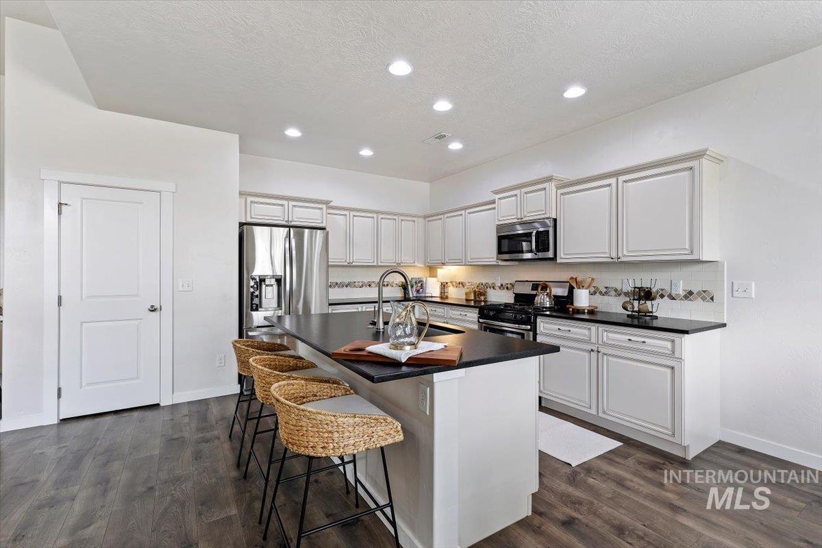 1496 E Strauss, Meridian, Idaho 83646, 4 Bedrooms, 2 Bathrooms, Residential For Sale, Price $589,900,MLS 98997305