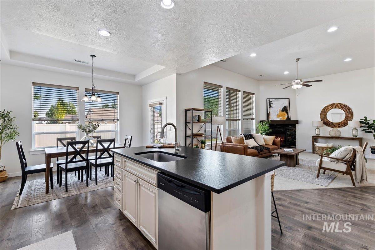 1496 E Strauss, Meridian, Idaho 83646, 4 Bedrooms, 2 Bathrooms, Residential For Sale, Price $589,900,MLS 98997305