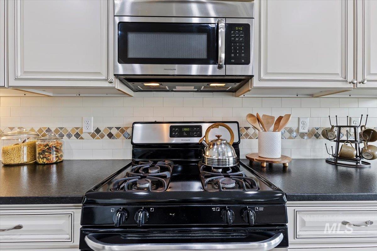 1496 E Strauss, Meridian, Idaho 83646, 4 Bedrooms, 2 Bathrooms, Residential For Sale, Price $589,900,MLS 98997305