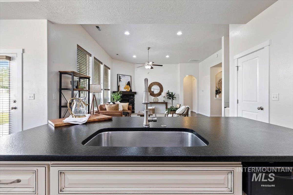 1496 E Strauss, Meridian, Idaho 83646, 4 Bedrooms, 2 Bathrooms, Residential For Sale, Price $589,900,MLS 98997305