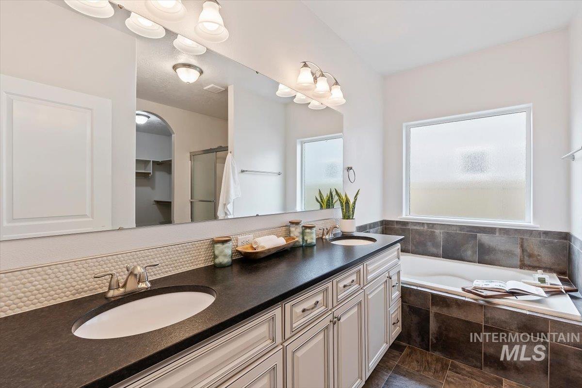 1496 E Strauss, Meridian, Idaho 83646, 4 Bedrooms, 2 Bathrooms, Residential For Sale, Price $589,900,MLS 98997305