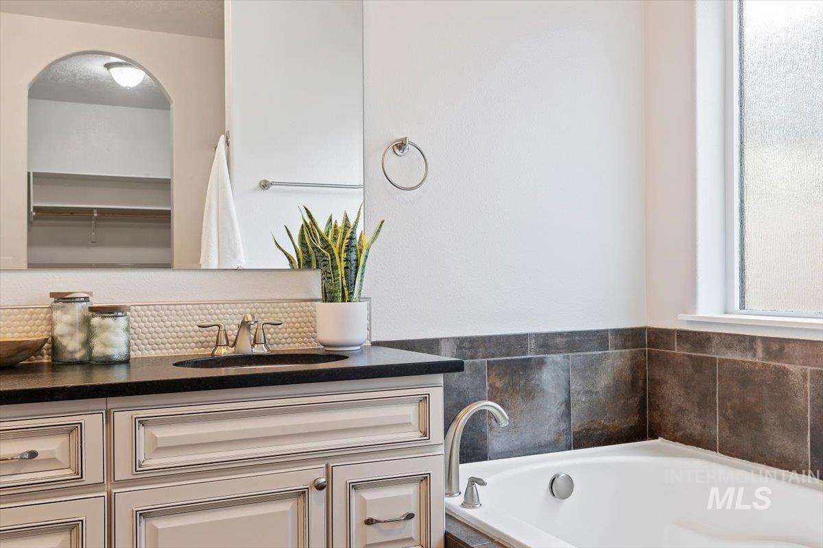 1496 E Strauss, Meridian, Idaho 83646, 4 Bedrooms, 2 Bathrooms, Residential For Sale, Price $589,900,MLS 98997305