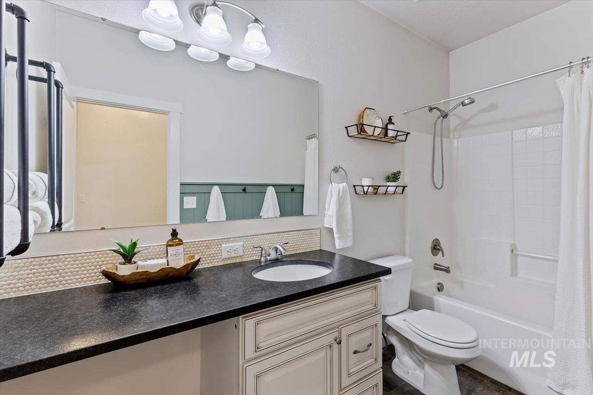 1496 E Strauss, Meridian, Idaho 83646, 4 Bedrooms, 2 Bathrooms, Residential For Sale, Price $589,900,MLS 98997305