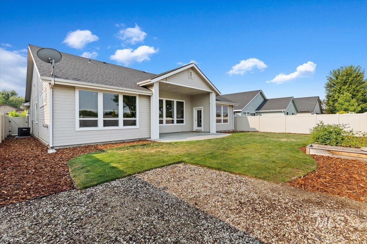 1496 E Strauss, Meridian, Idaho 83646, 4 Bedrooms, 2 Bathrooms, Residential For Sale, Price $589,900,MLS 98997305