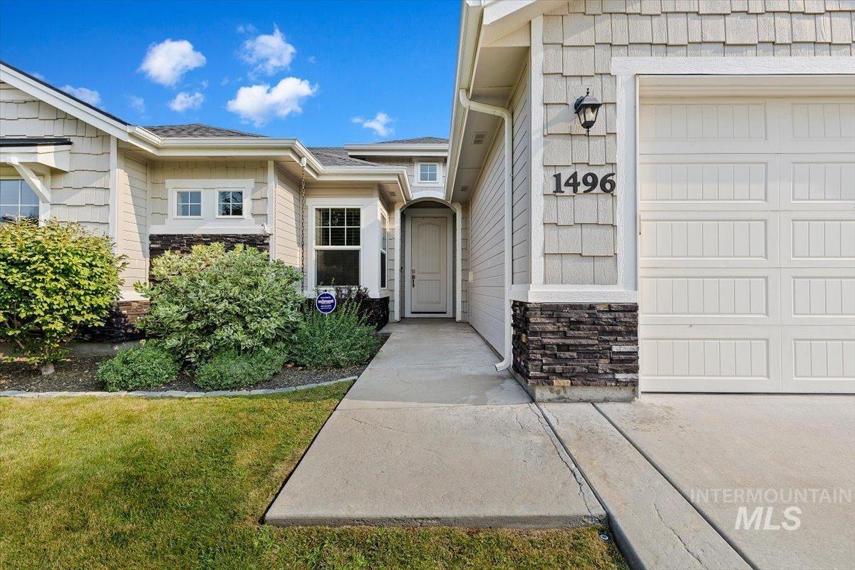 1496 E Strauss, Meridian, Idaho 83646, 4 Bedrooms, 2 Bathrooms, Residential For Sale, Price $589,900,MLS 98997305