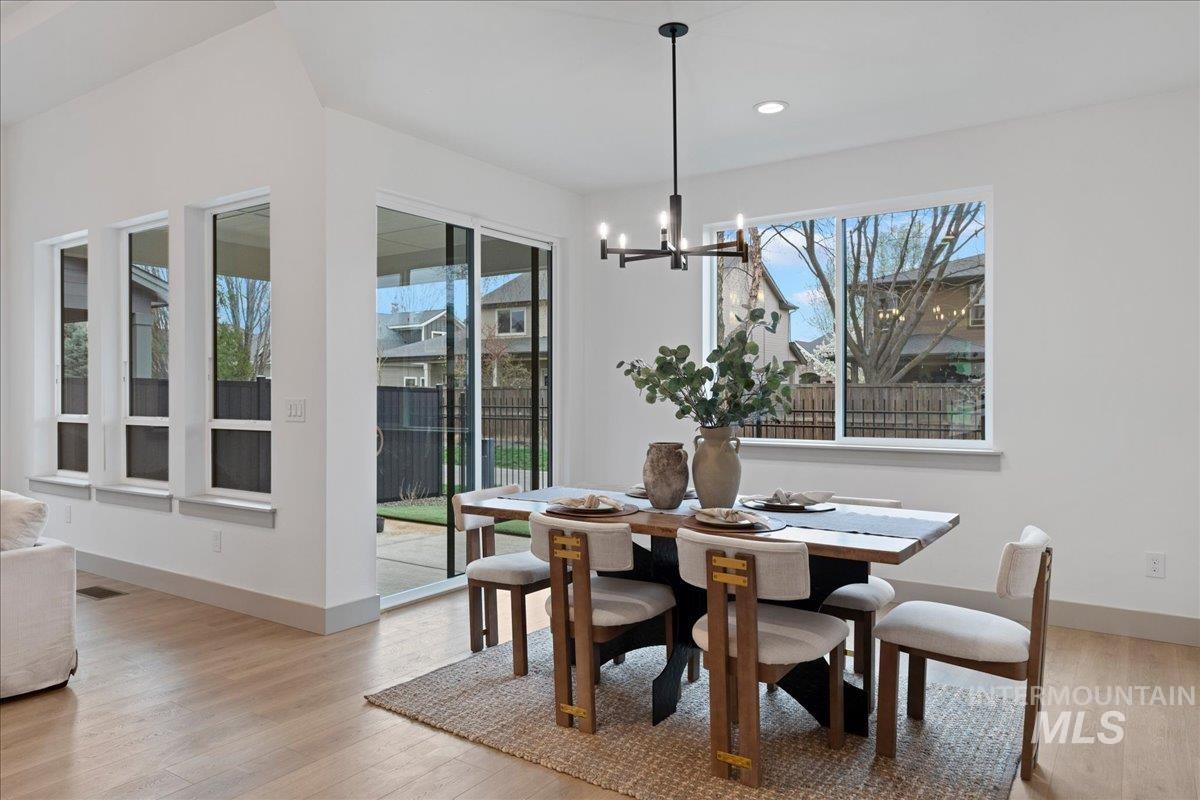 6070 N Arctic Fox, Meridian, Idaho 83646, 3 Bedrooms, 2 Bathrooms, Residential For Sale, Price $642,000,MLS 98997307