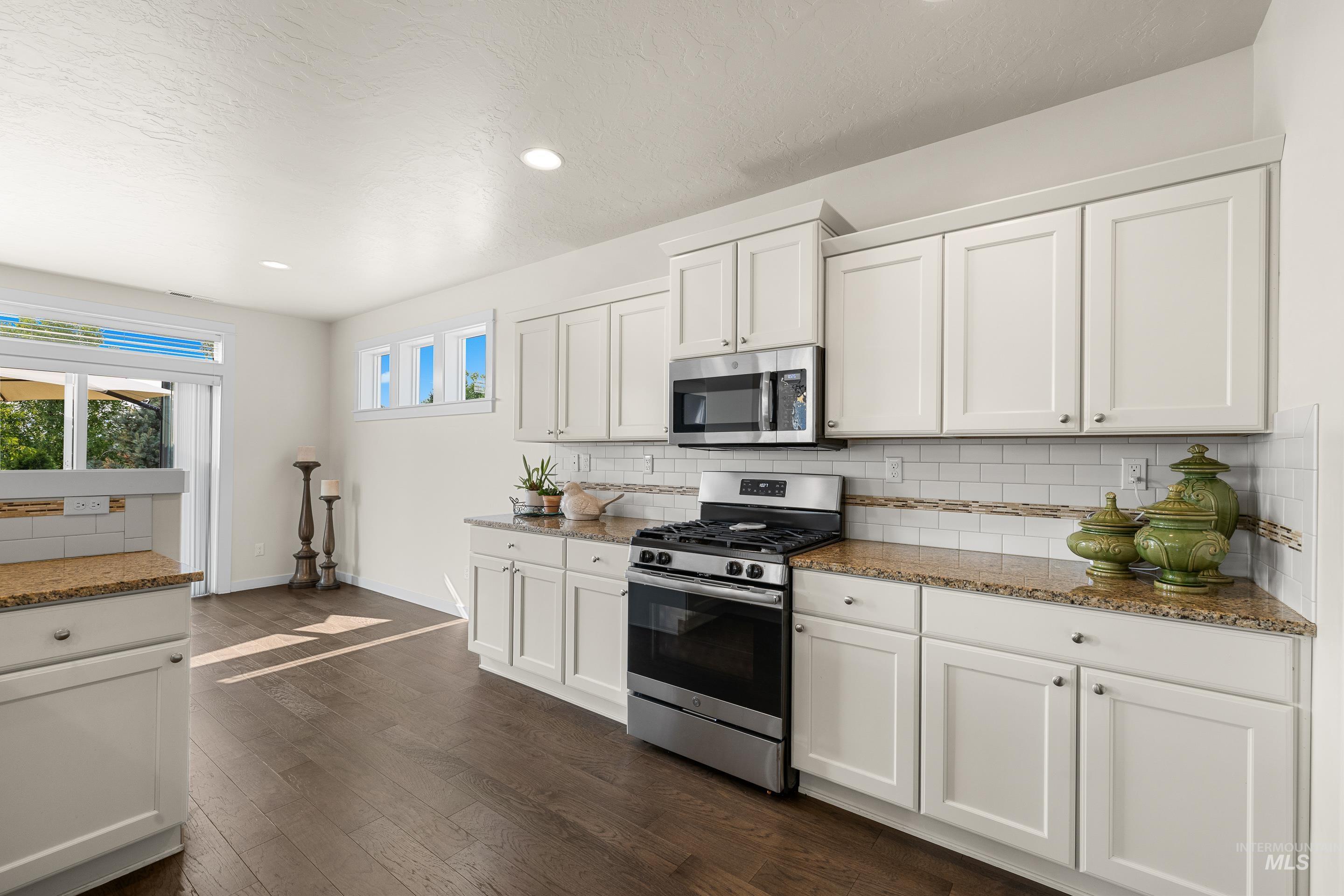 16 N Caracaras Way, Eagle, Idaho 83616, 3 Bedrooms, 2.5 Bathrooms, Residential For Sale, Price $600,000,MLS 98997309
