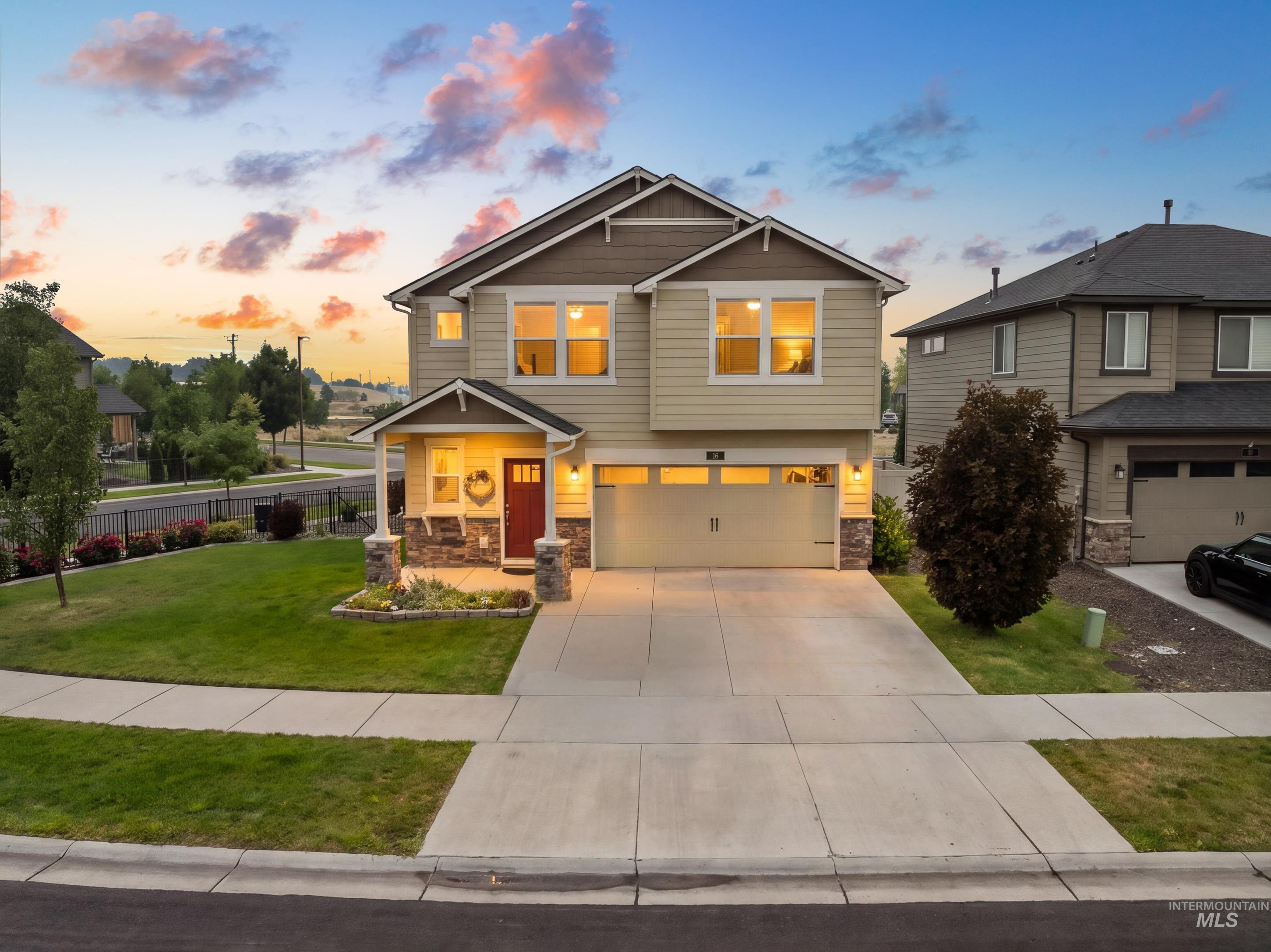 16 N Caracaras Way, Eagle, Idaho 83616, 3 Bedrooms, 2.5 Bathrooms, Residential For Sale, Price $560,000,MLS 98997309