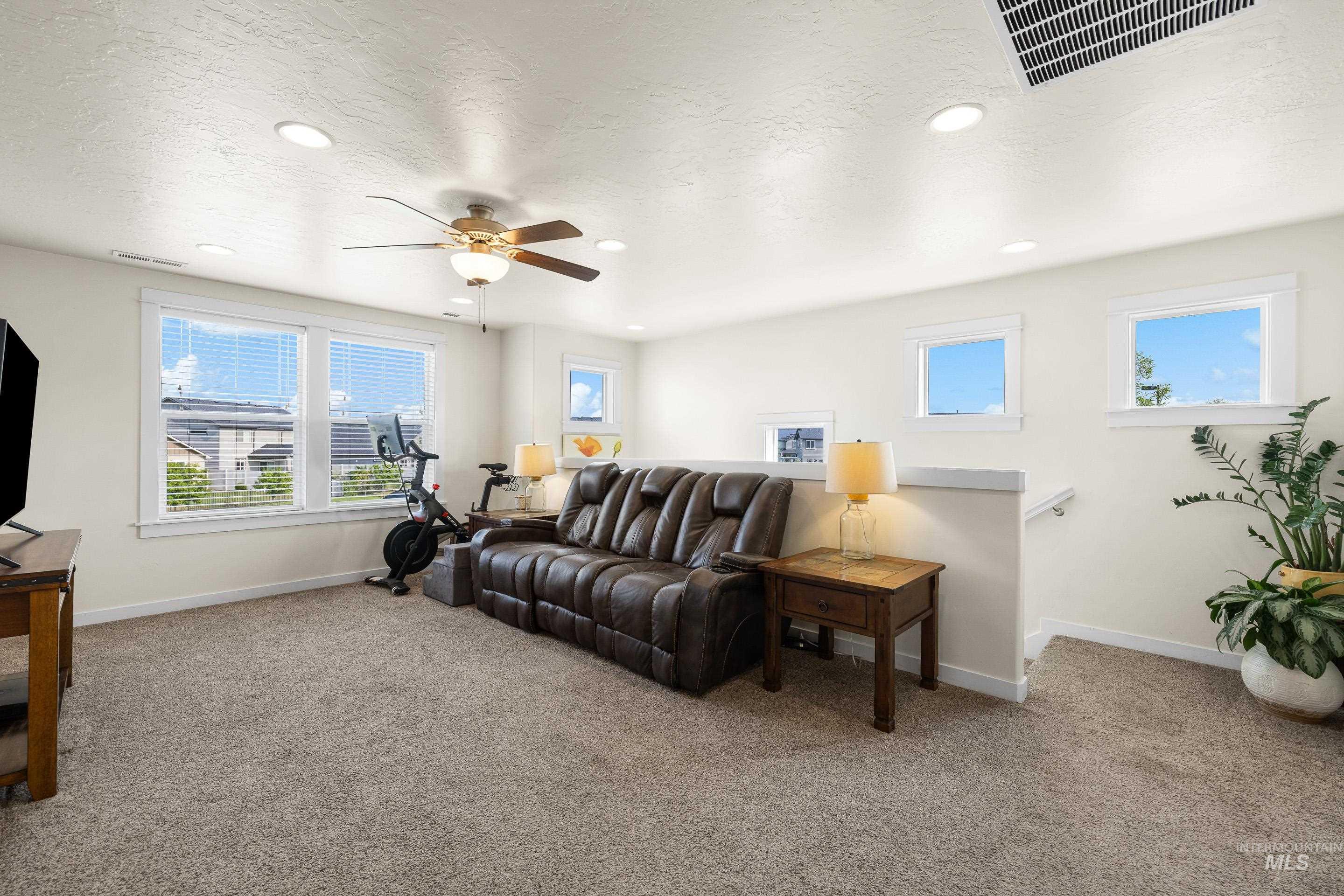 16 N Caracaras Way, Eagle, Idaho 83616, 3 Bedrooms, 2.5 Bathrooms, Residential For Sale, Price $600,000,MLS 98997309