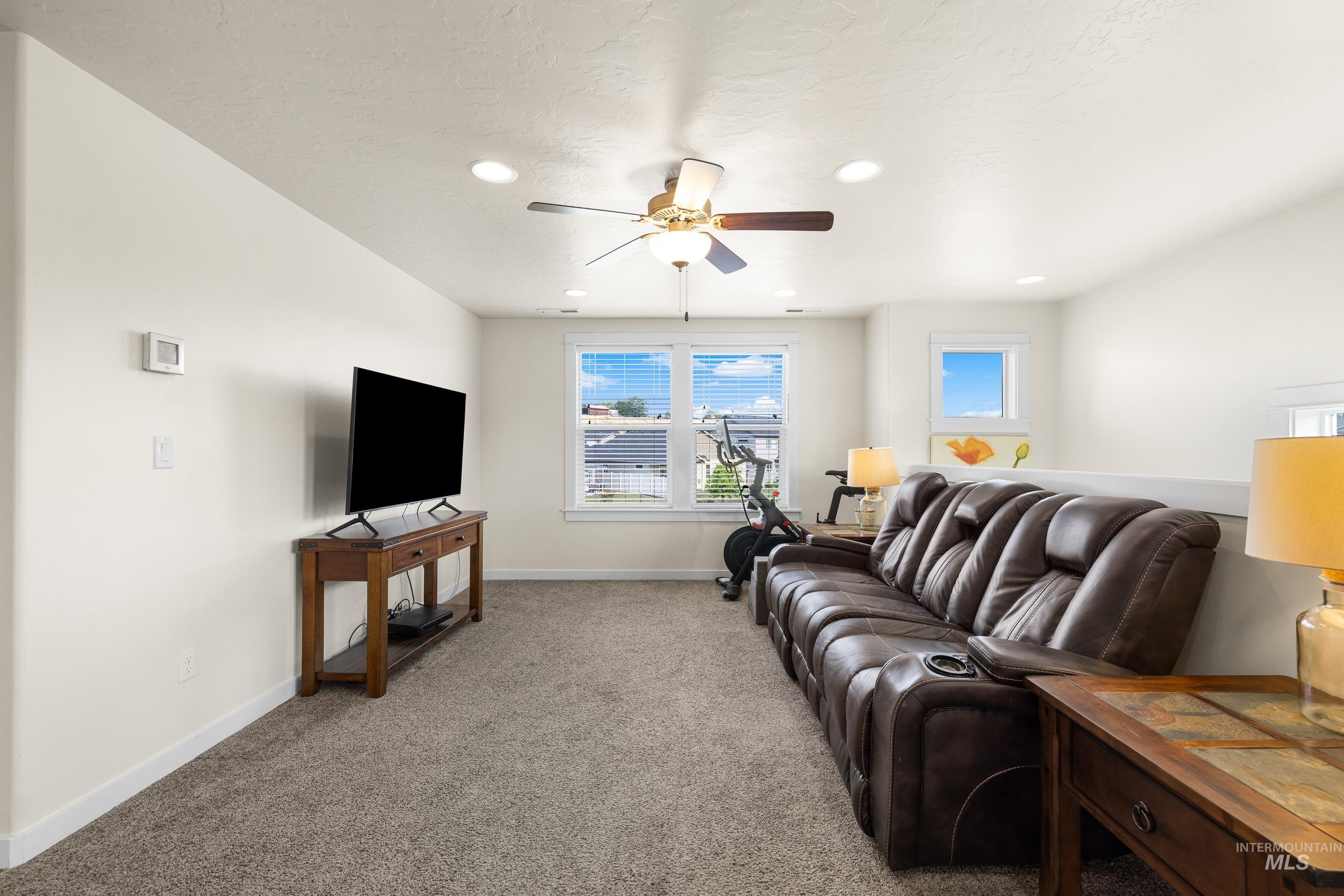 16 N Caracaras Way, Eagle, Idaho 83616, 3 Bedrooms, 2.5 Bathrooms, Residential For Sale, Price $600,000,MLS 98997309