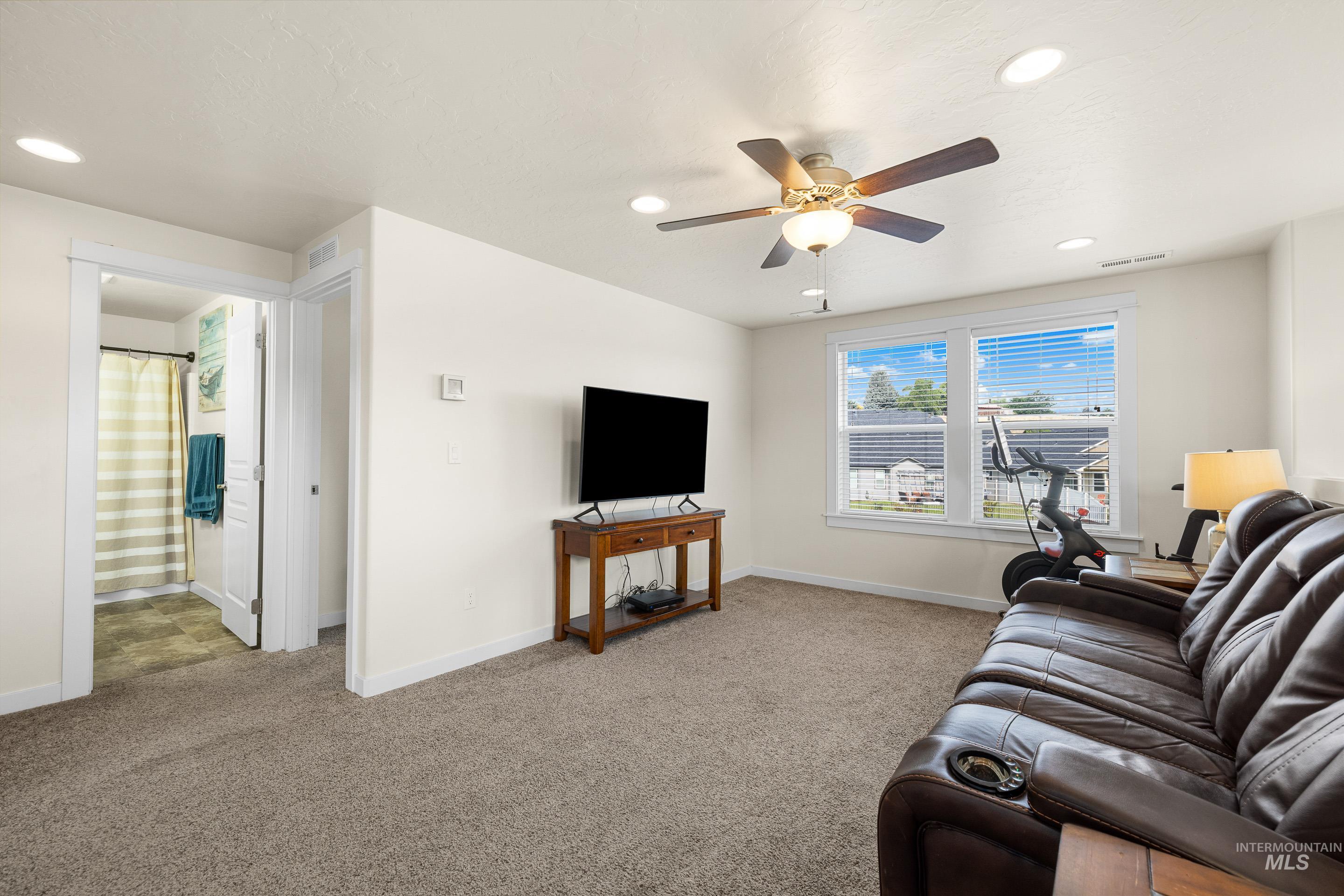 16 N Caracaras Way, Eagle, Idaho 83616, 3 Bedrooms, 2.5 Bathrooms, Residential For Sale, Price $600,000,MLS 98997309
