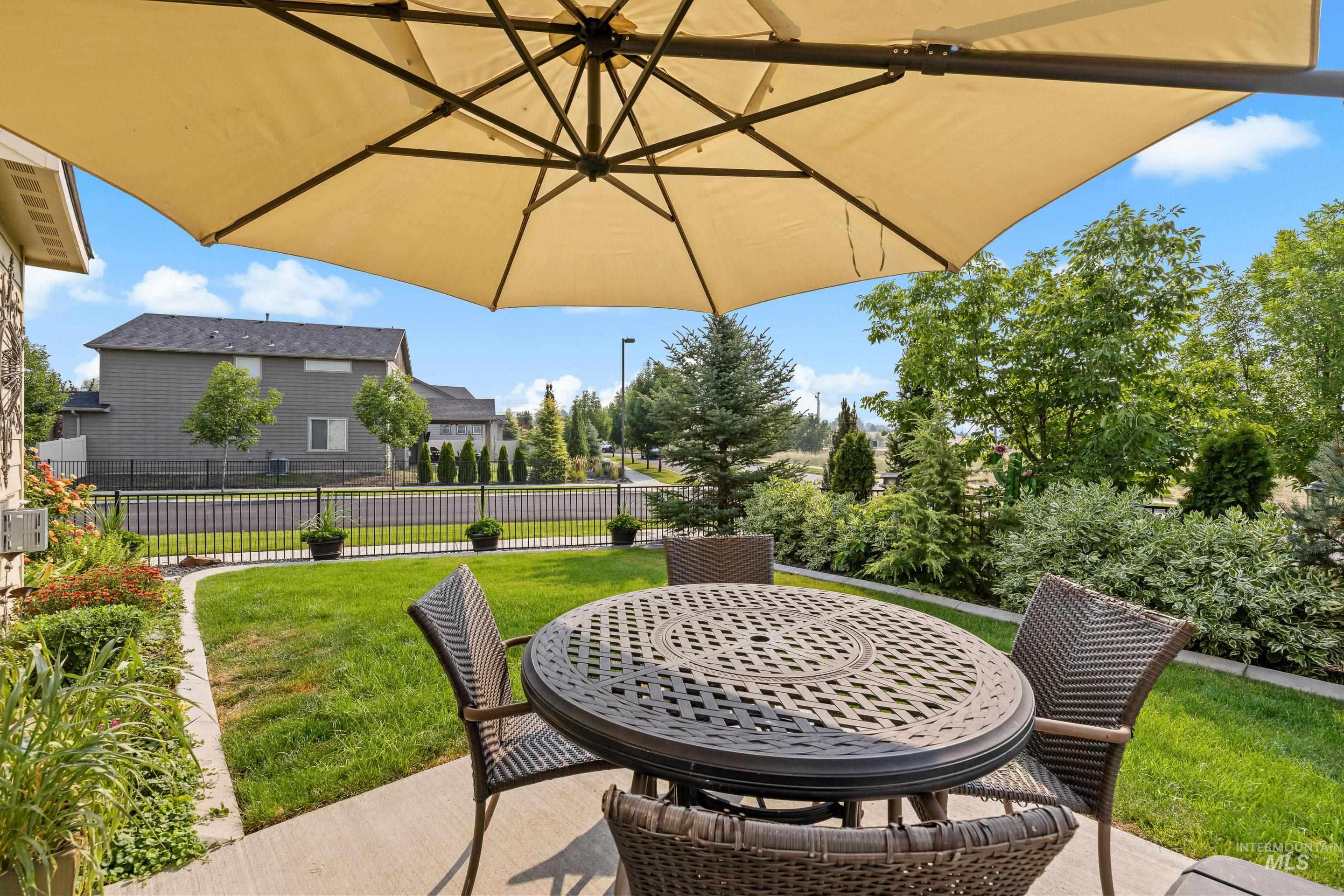 16 N Caracaras Way, Eagle, Idaho 83616, 3 Bedrooms, 2.5 Bathrooms, Residential For Sale, Price $600,000,MLS 98997309