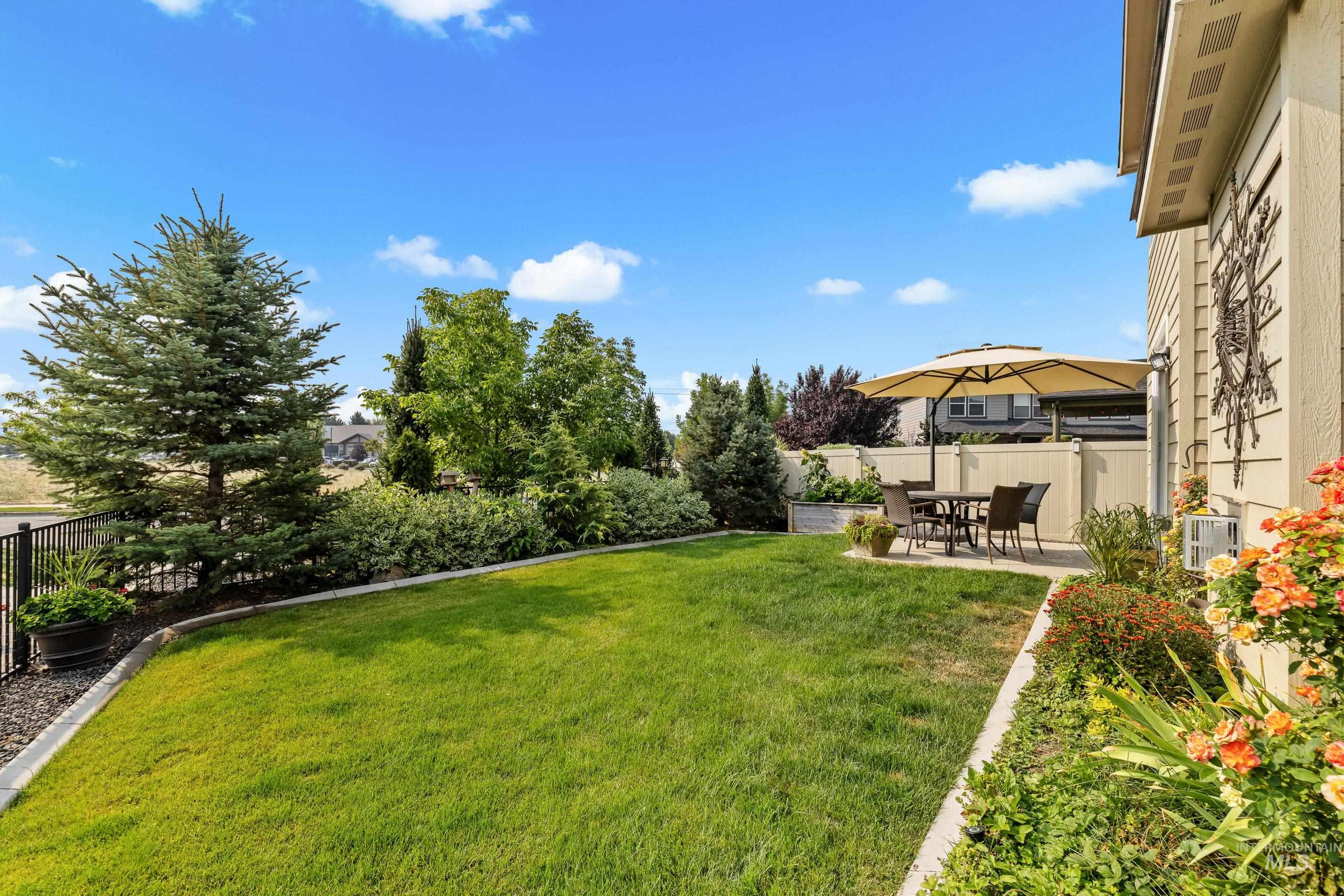16 N Caracaras Way, Eagle, Idaho 83616, 3 Bedrooms, 2.5 Bathrooms, Residential For Sale, Price $600,000,MLS 98997309