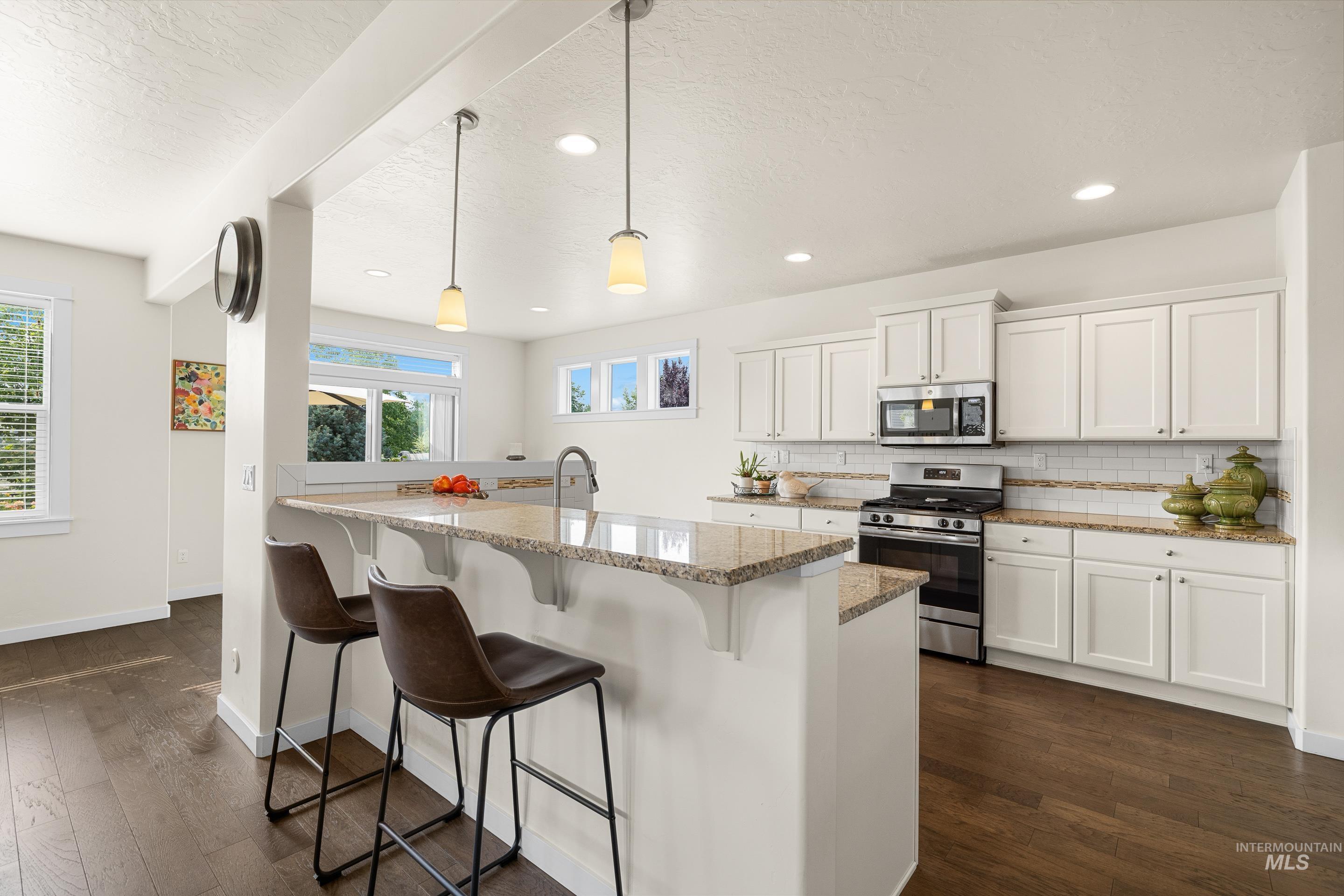 16 N Caracaras Way, Eagle, Idaho 83616, 3 Bedrooms, 2.5 Bathrooms, Residential For Sale, Price $600,000,MLS 98997309